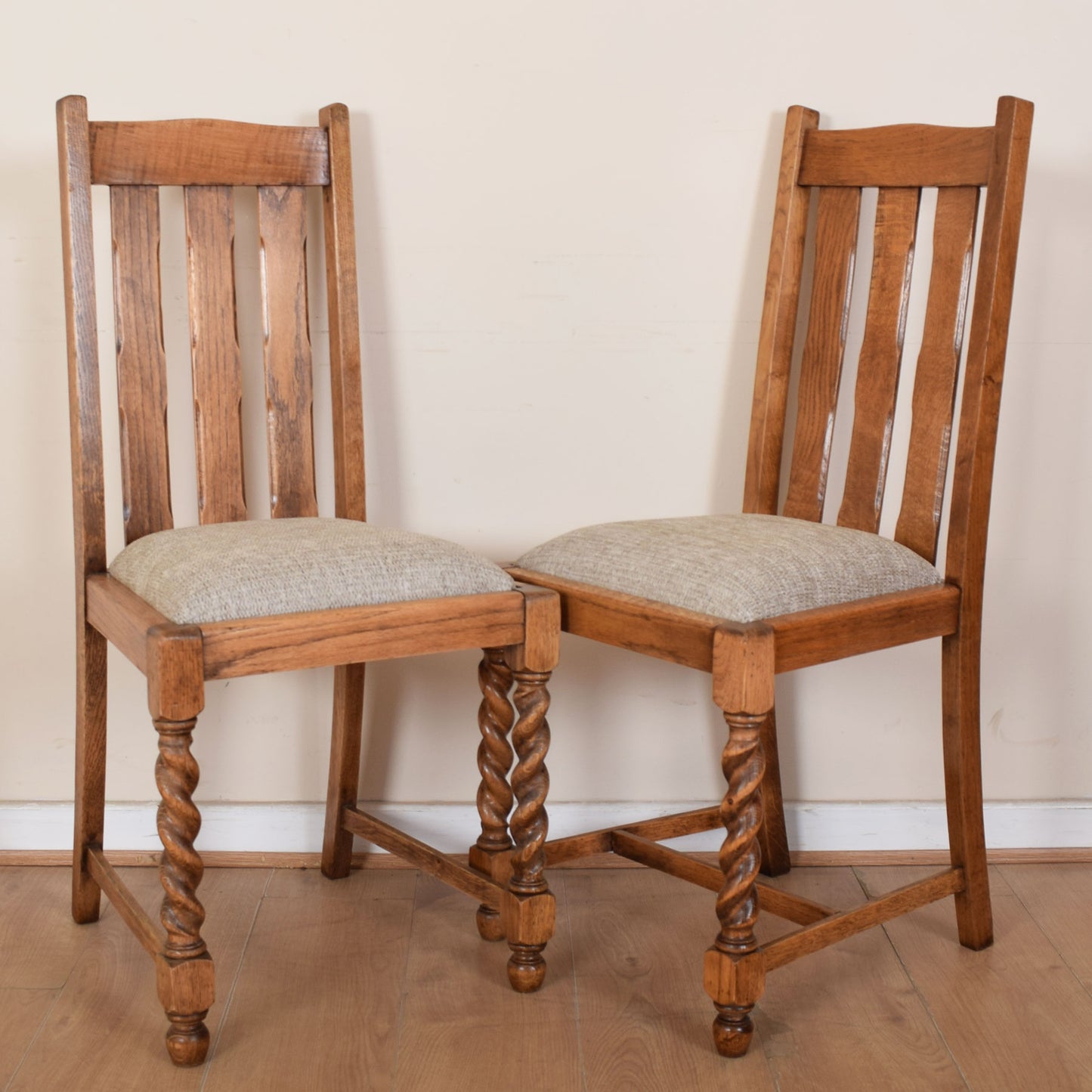 Oak Barley Twist Dining Table with Four Chairs