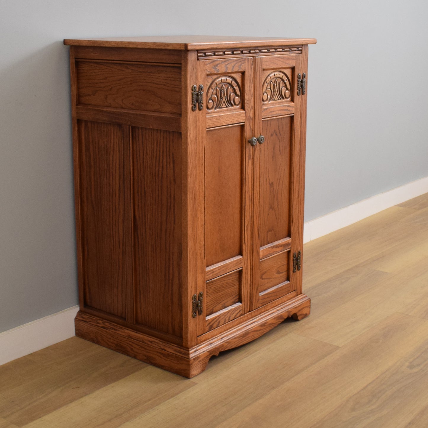 Old Charm Hifi Cabinet