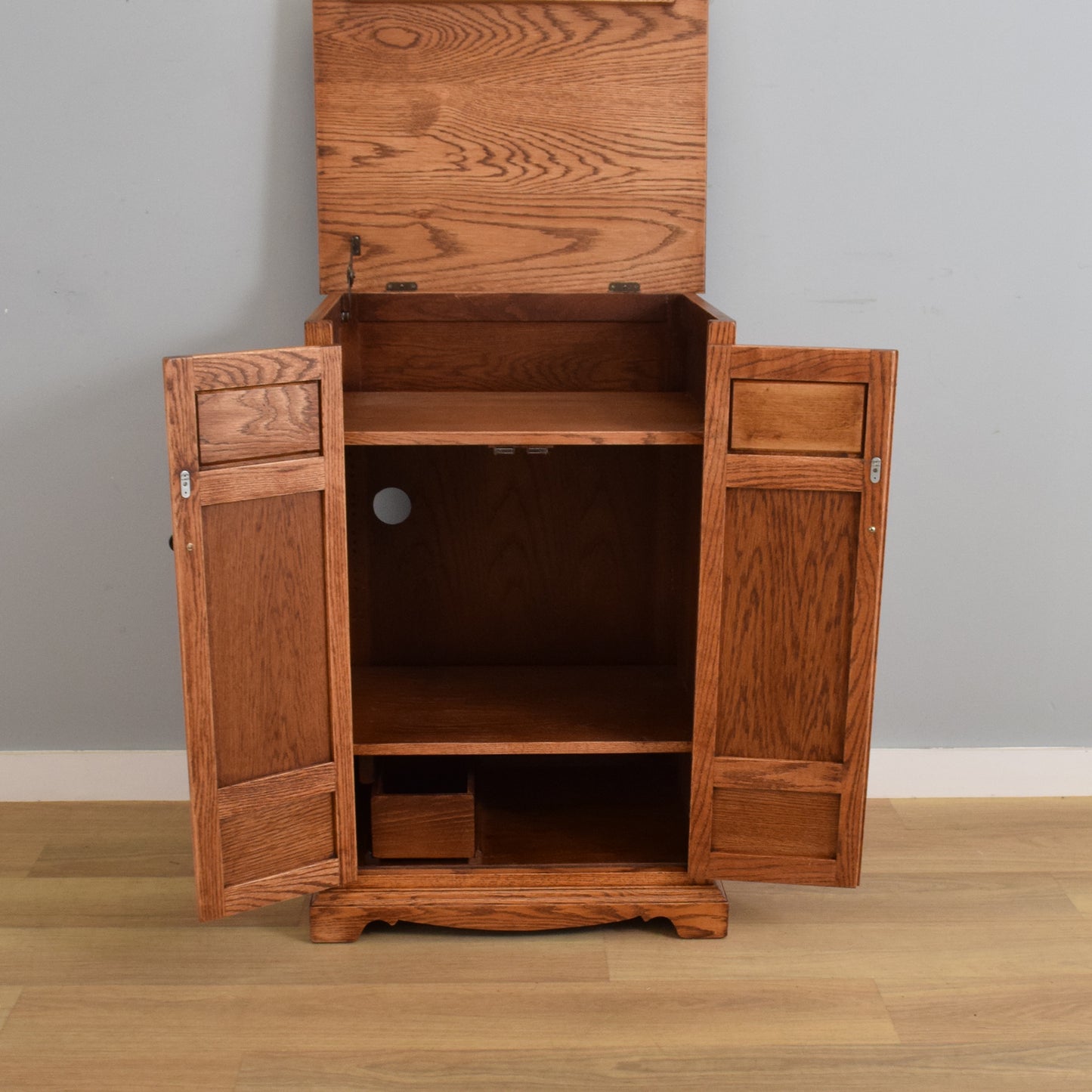 Old Charm Hifi Cabinet