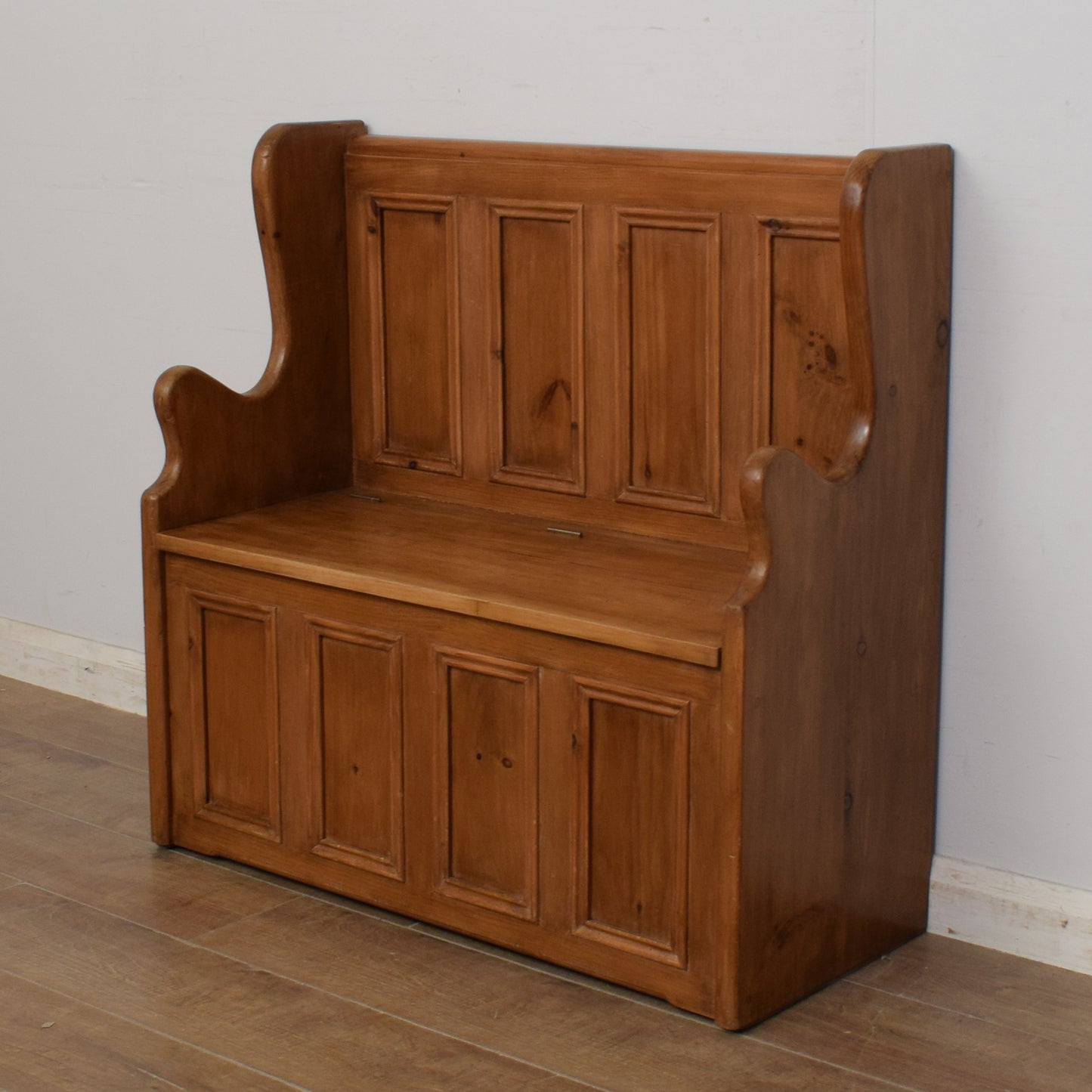 Pine Settle