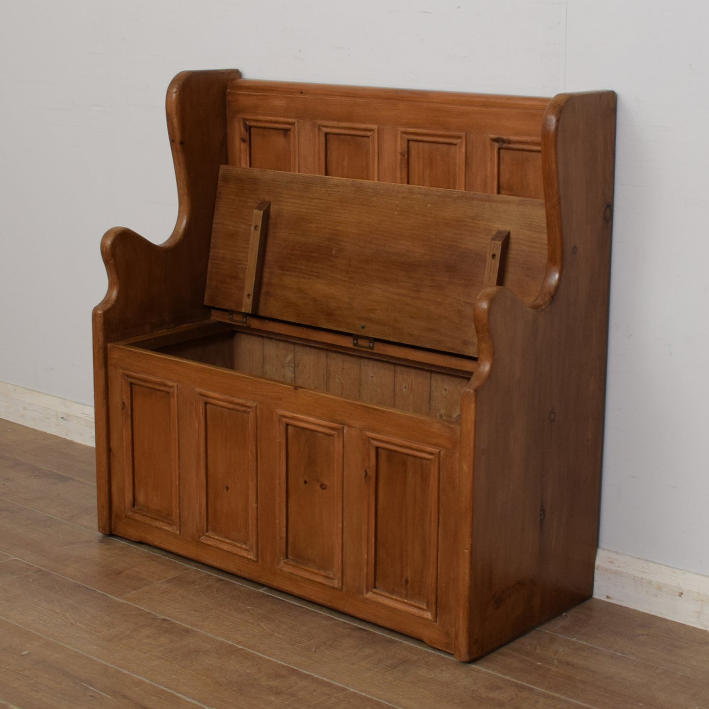 Pine Settle