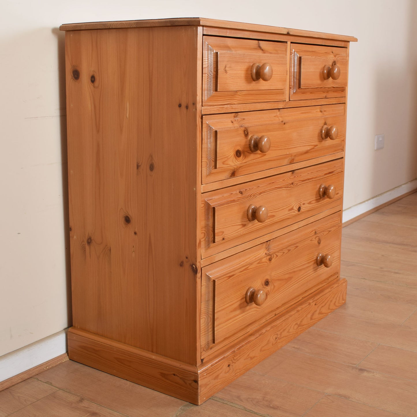 Solid Pine Chest of Drawers.
