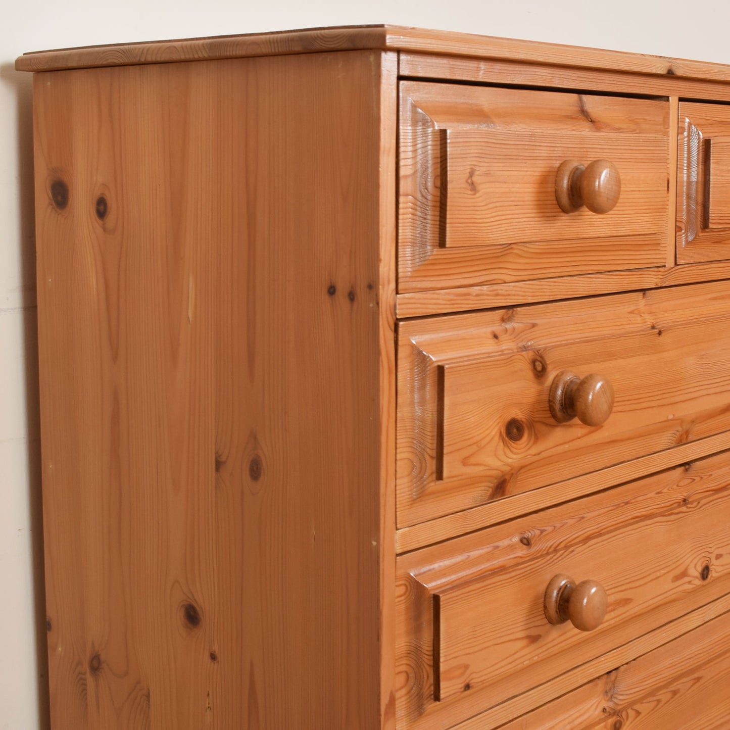 Solid Pine Chest of Drawers.