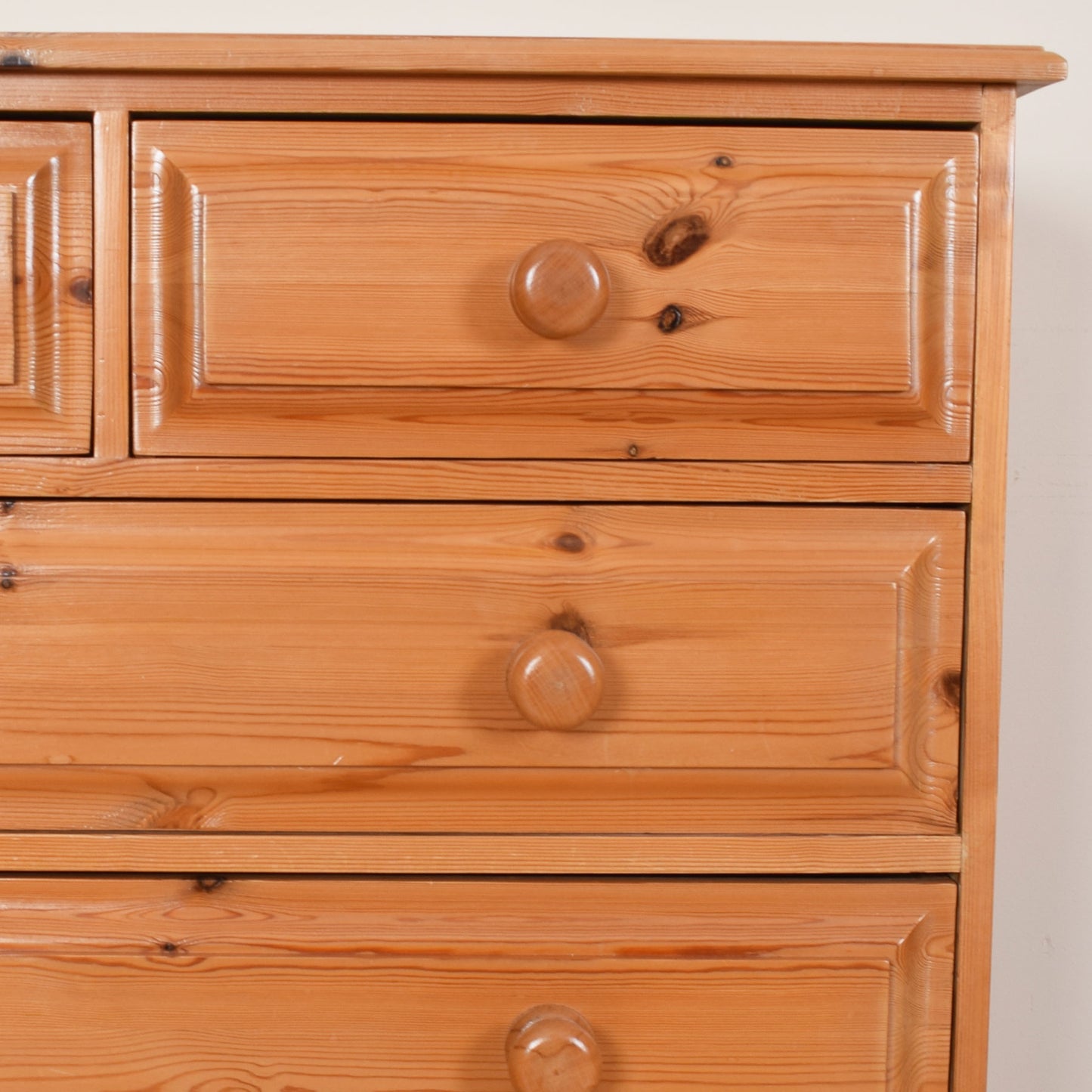 Solid Pine Chest of Drawers.