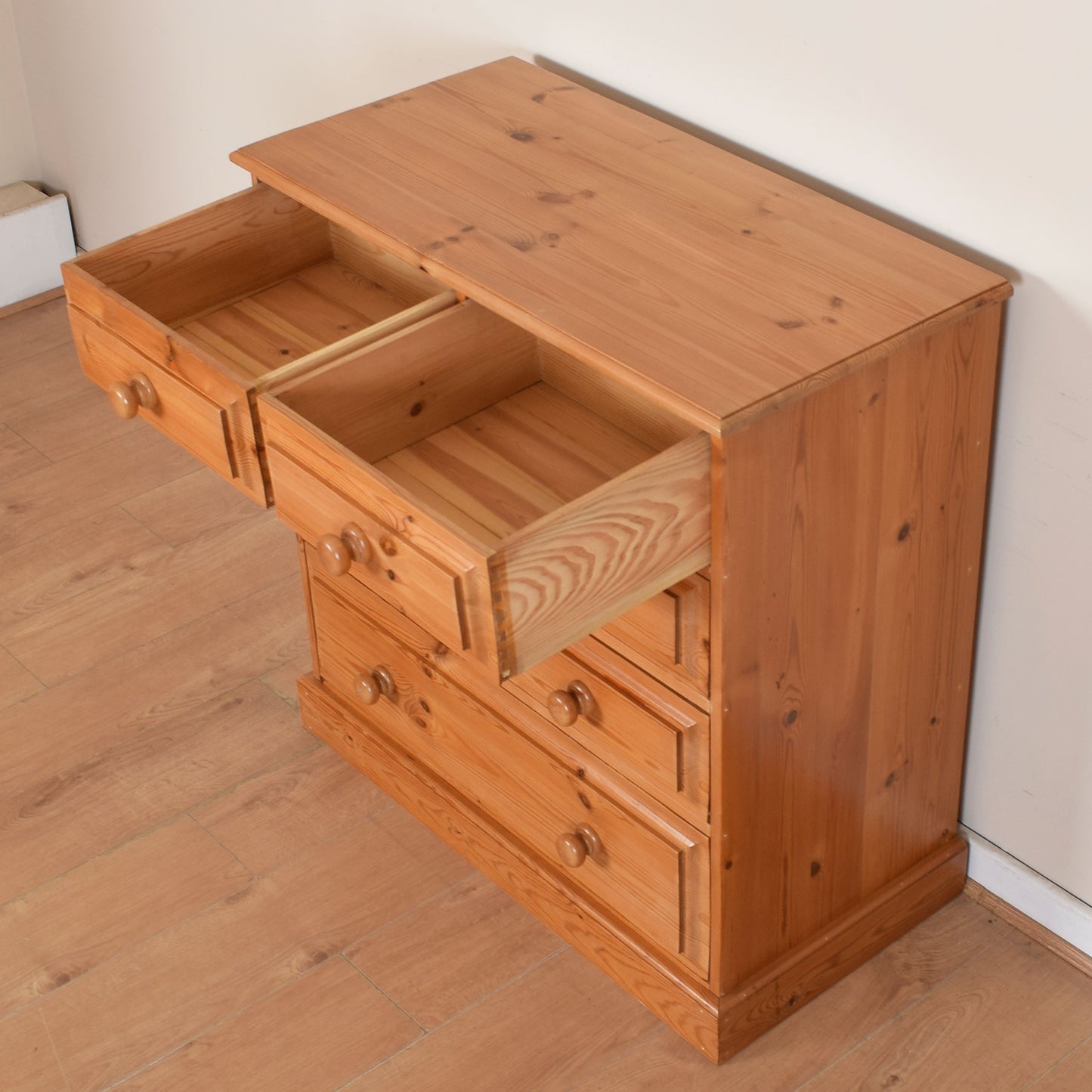 Solid Pine Chest of Drawers.