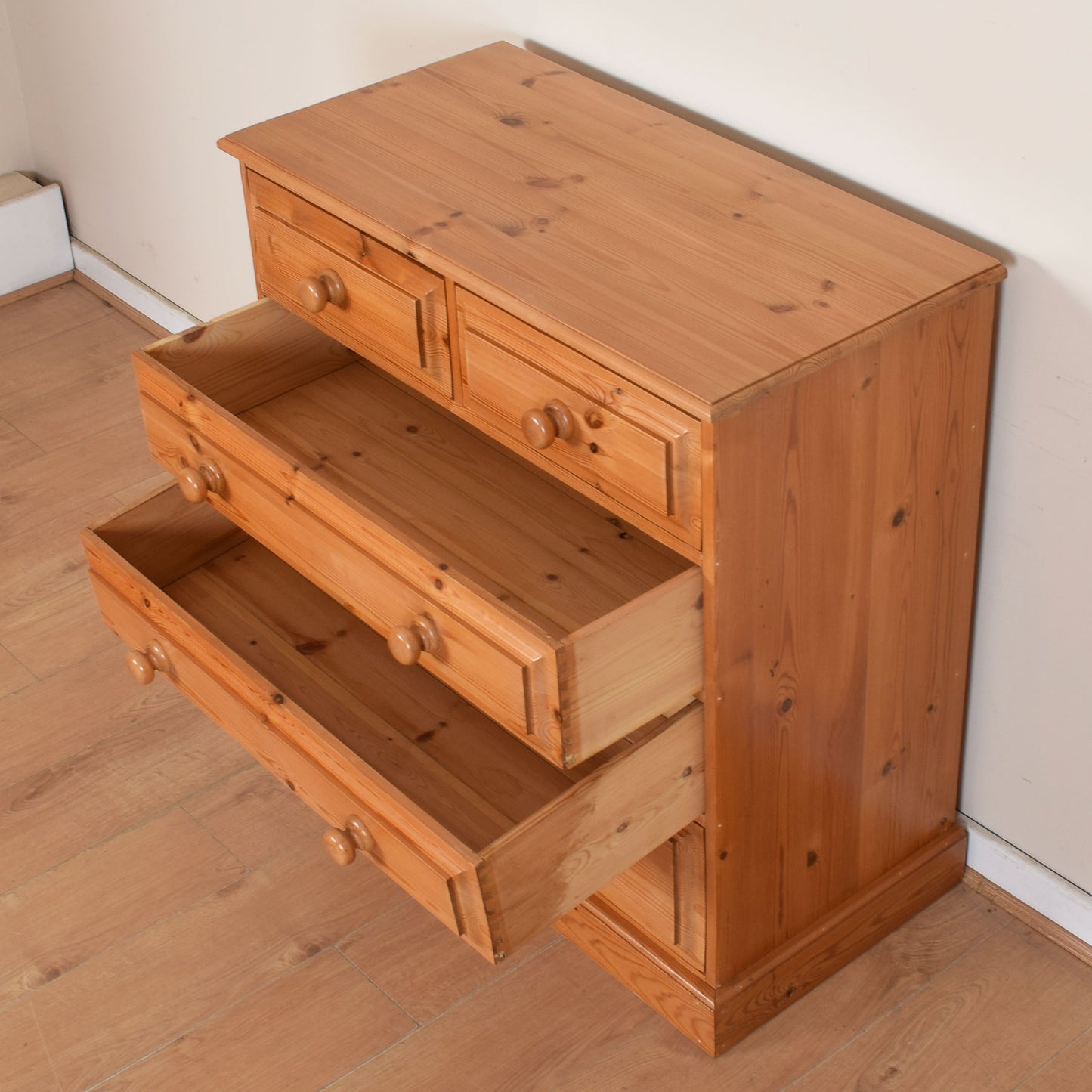 Solid Pine Chest of Drawers.