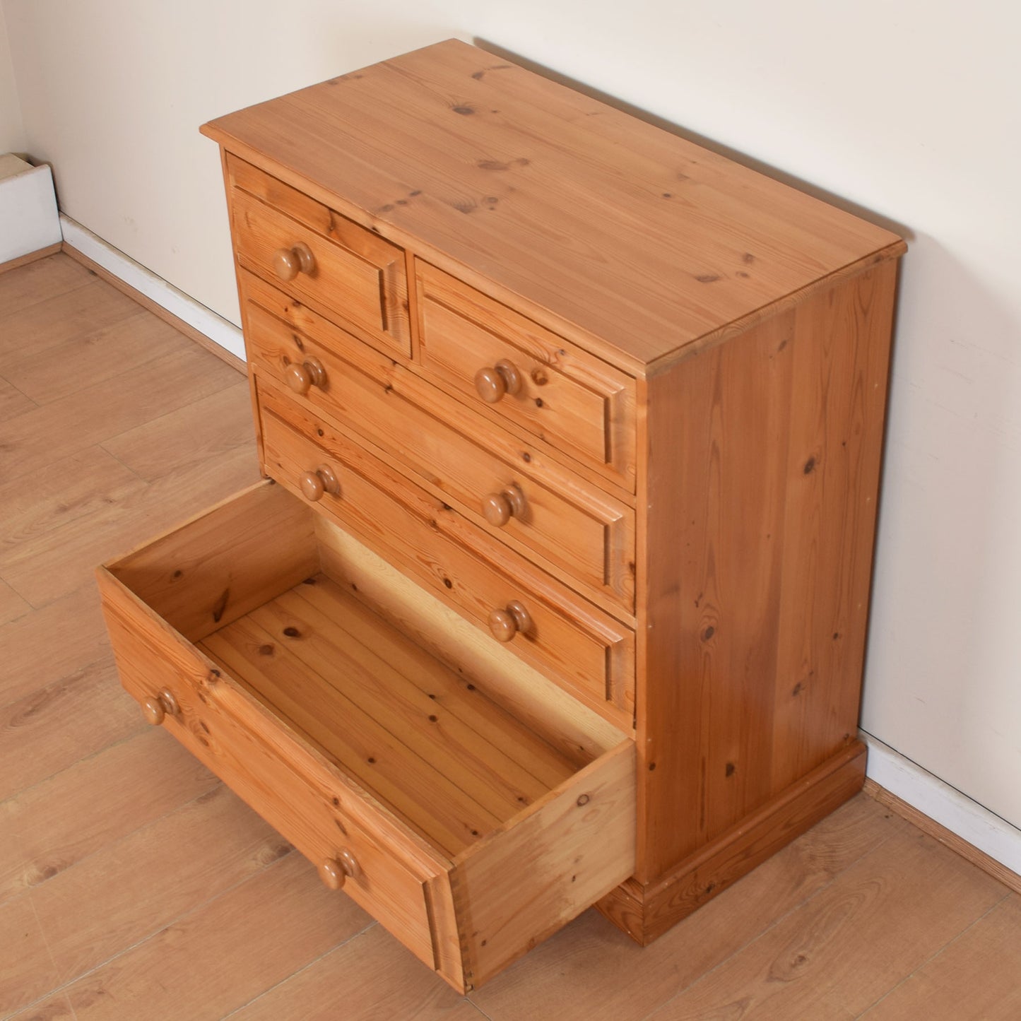 Solid Pine Chest of Drawers.