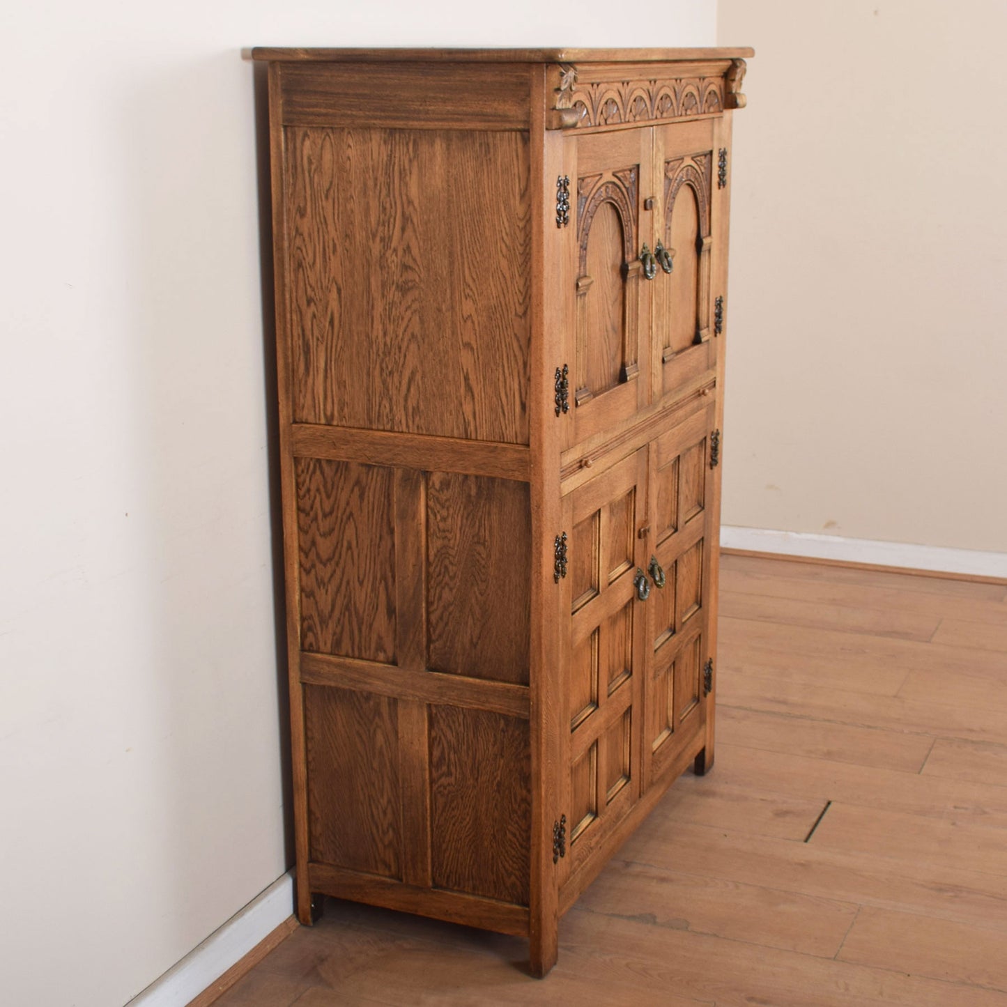 Bevan Funnell Drinks Serving Cabinet