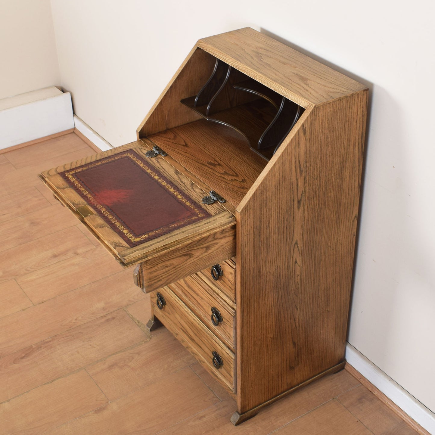 Old Charm Slim Bureau