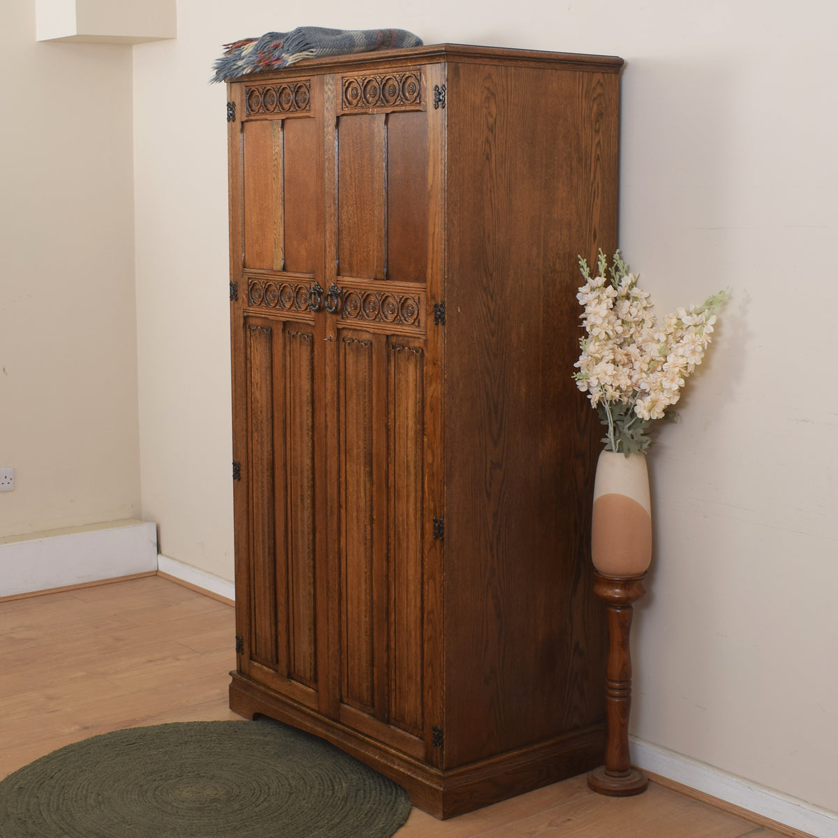 Small Linenford Wardrobe