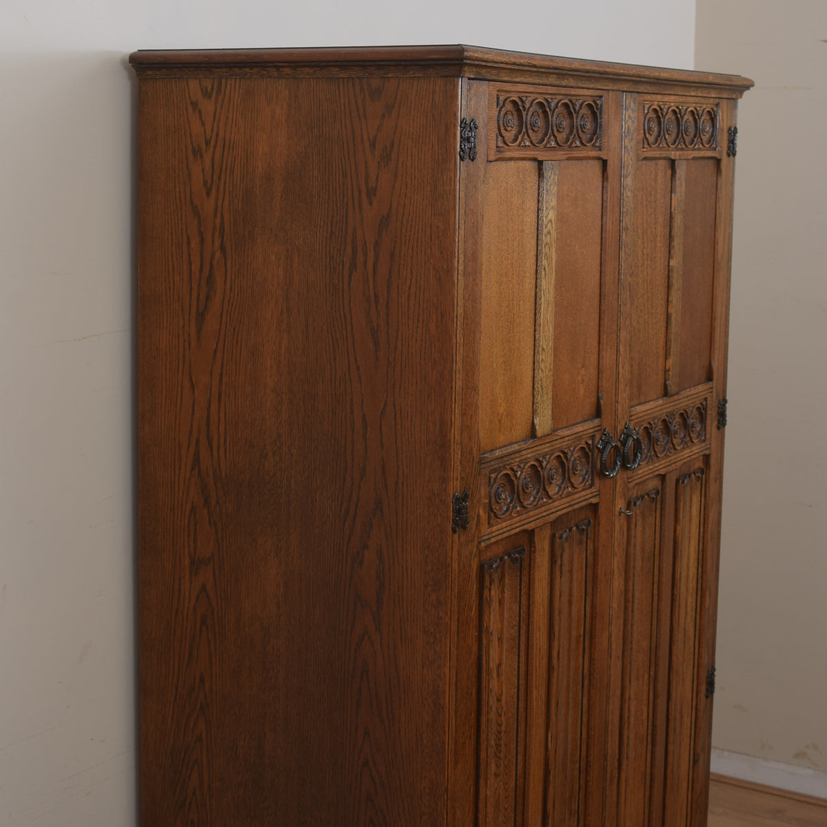 Small Linenford Wardrobe
