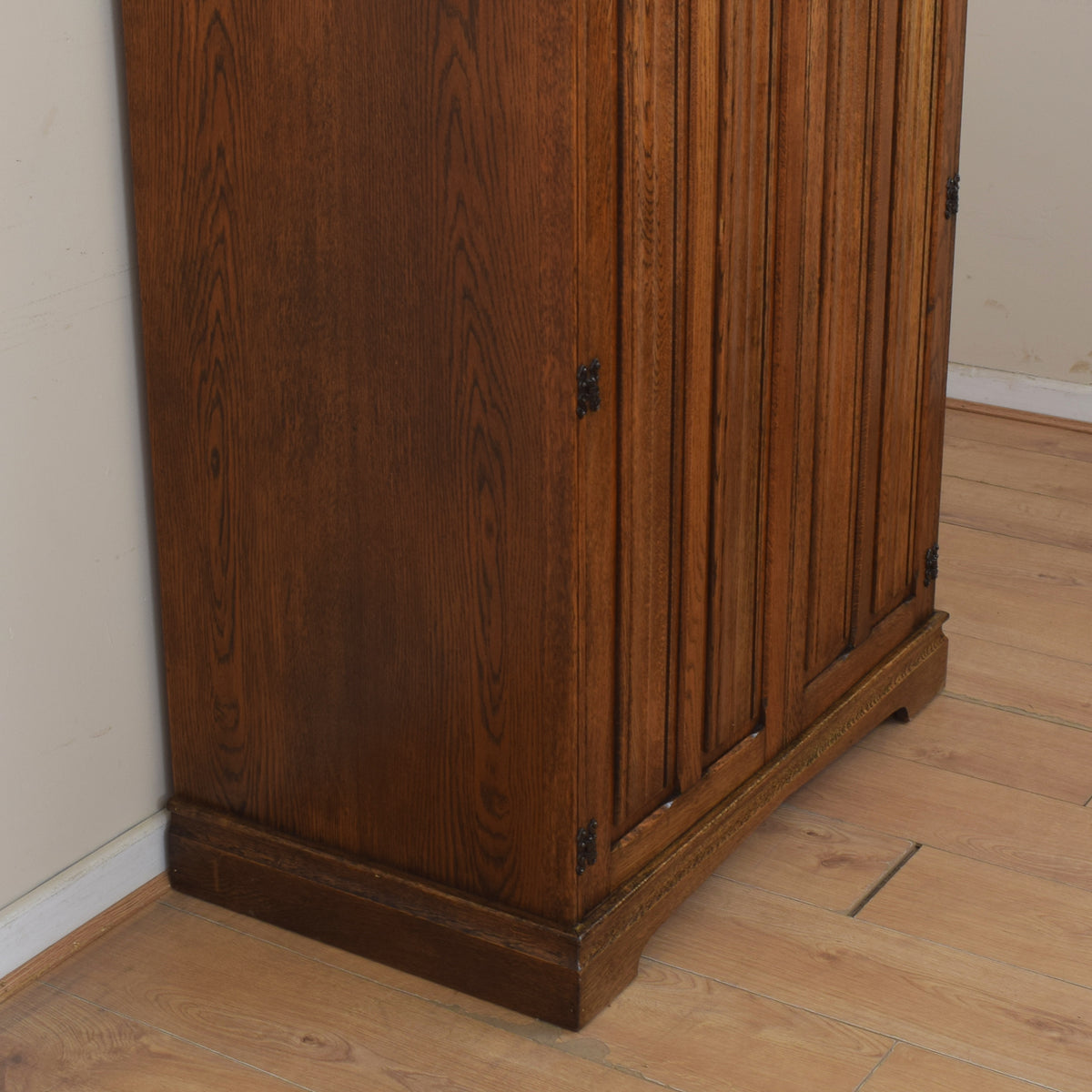 Small Linenford Wardrobe