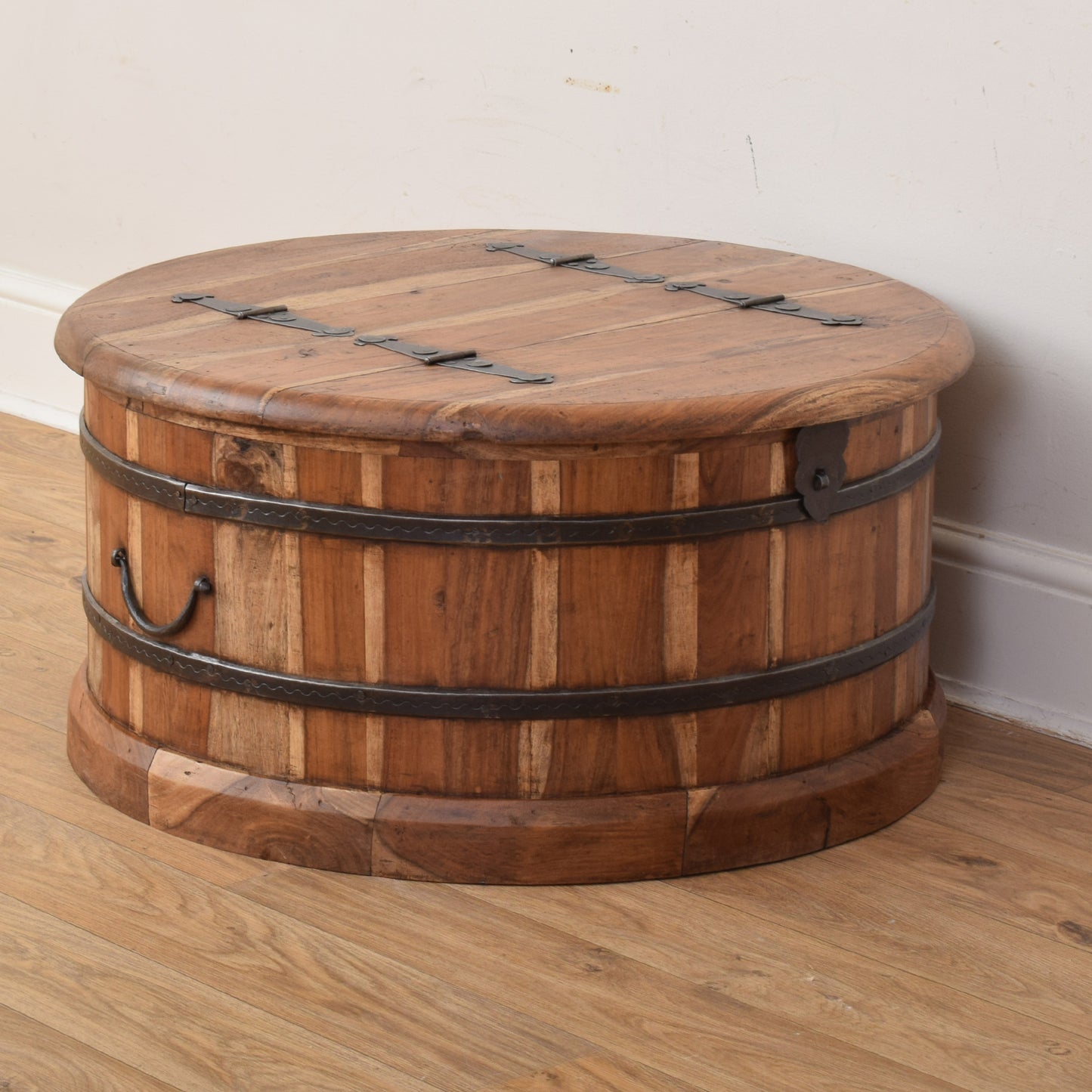 Circular Mangowood Chest