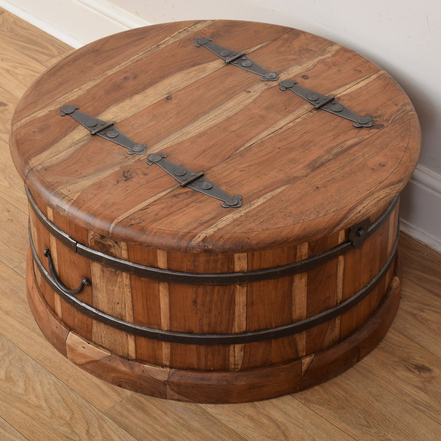 Circular Mangowood Chest