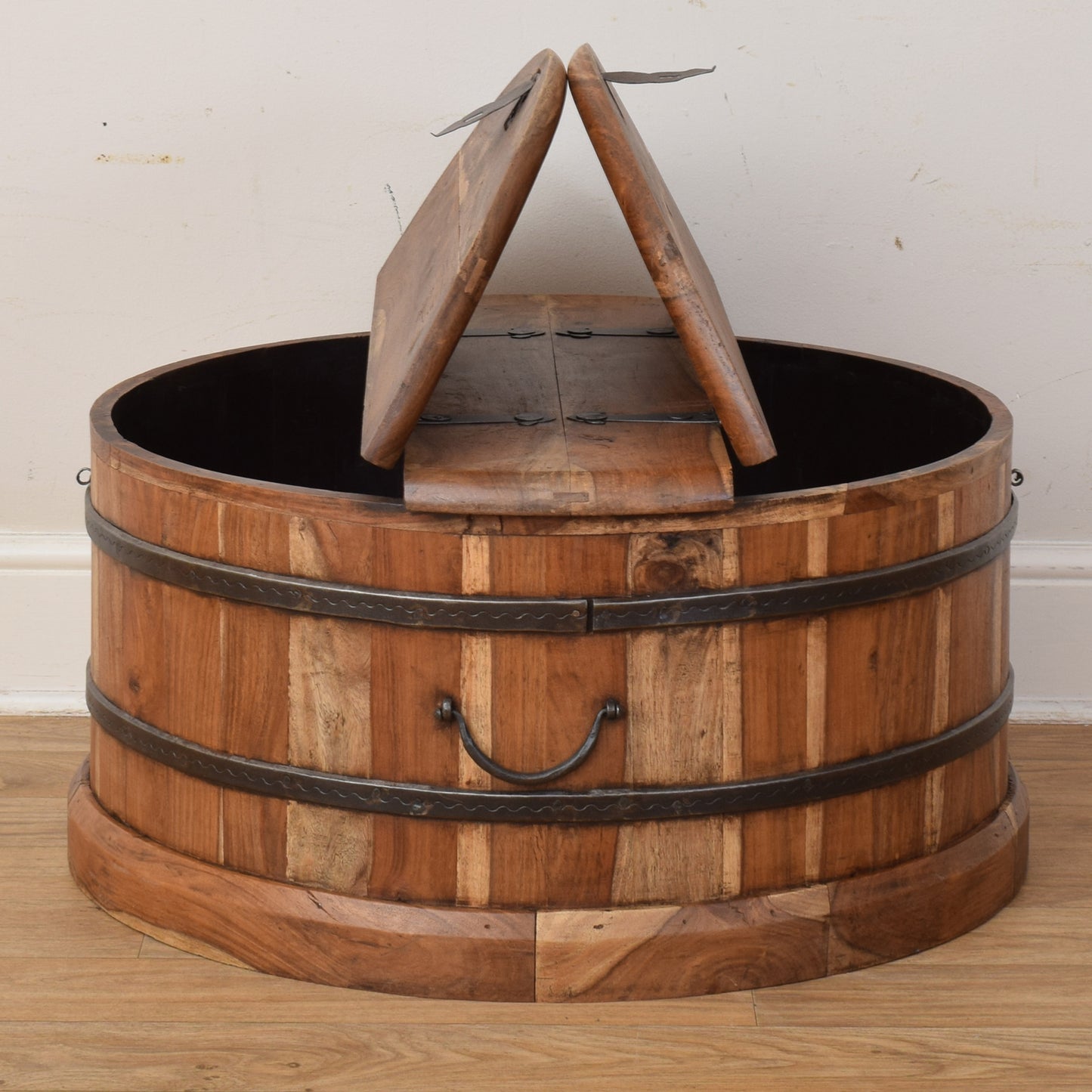 Circular Mangowood Chest