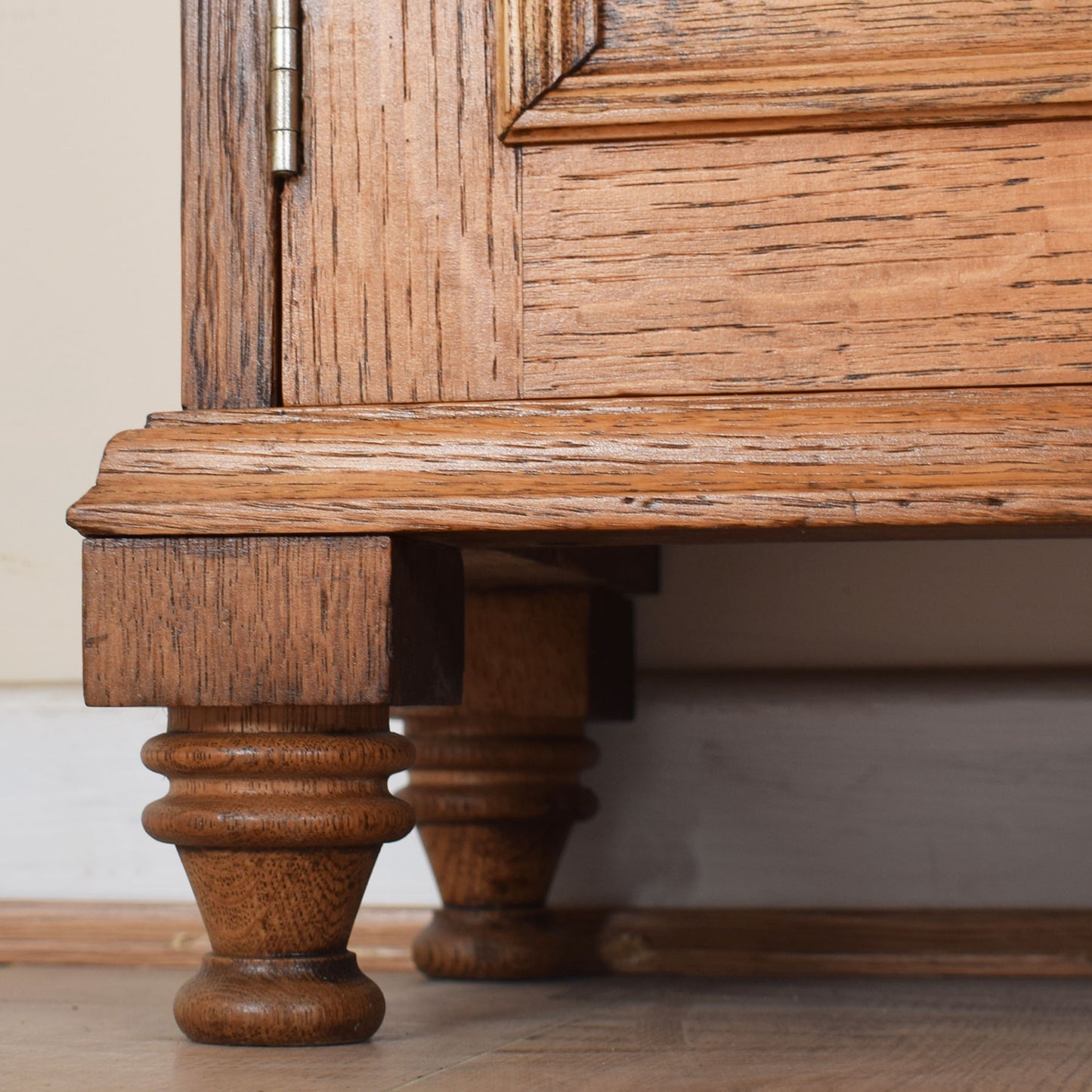 Oak Bookcase With Cupboard Unit