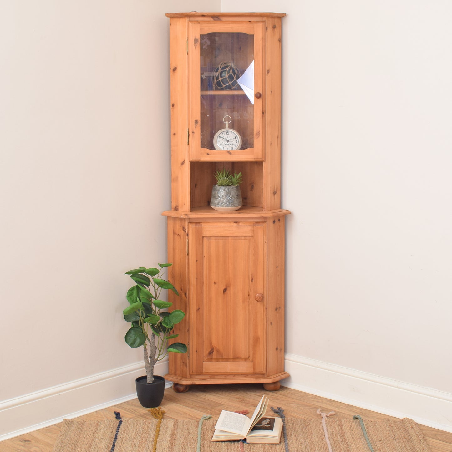 Pine Corner Unit