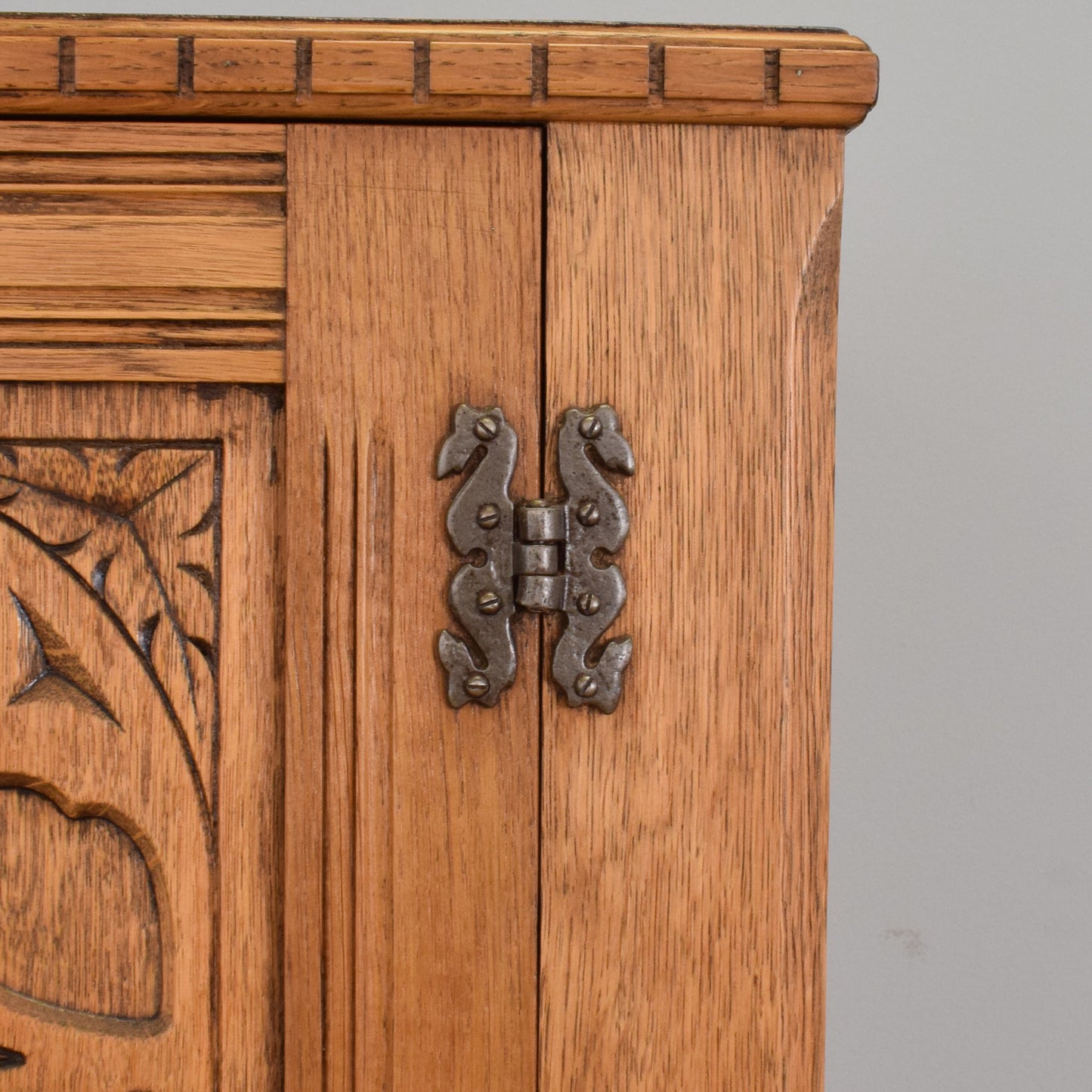 Small Old Charm Gents Wardrobe