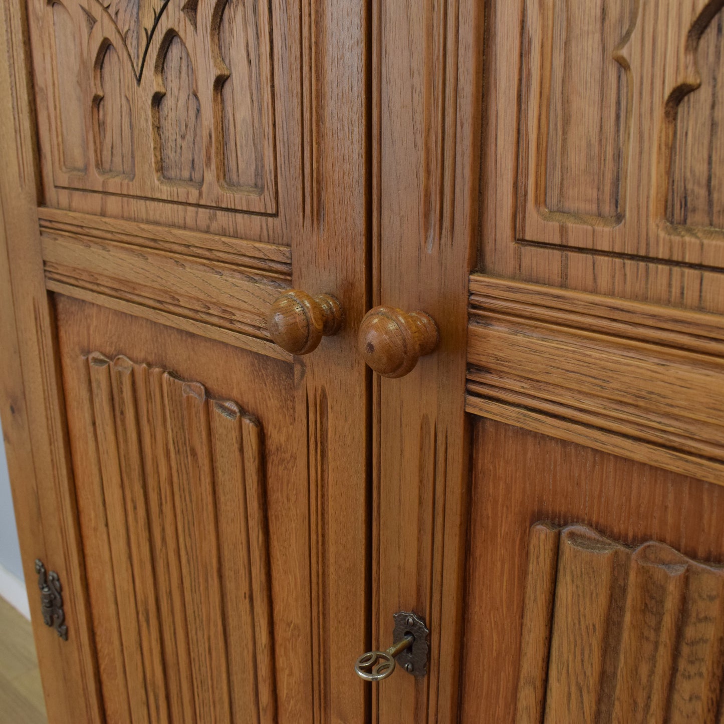 Small Old Charm Gents Wardrobe