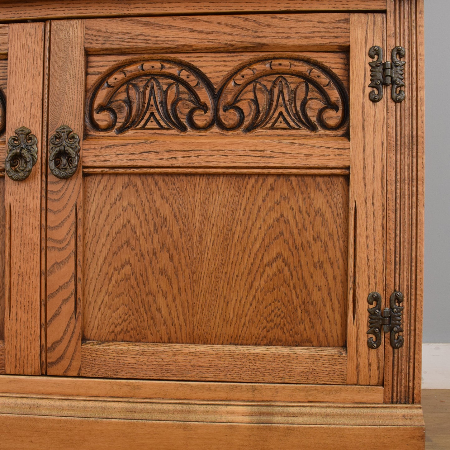 'Old Charm' Display Dresser
