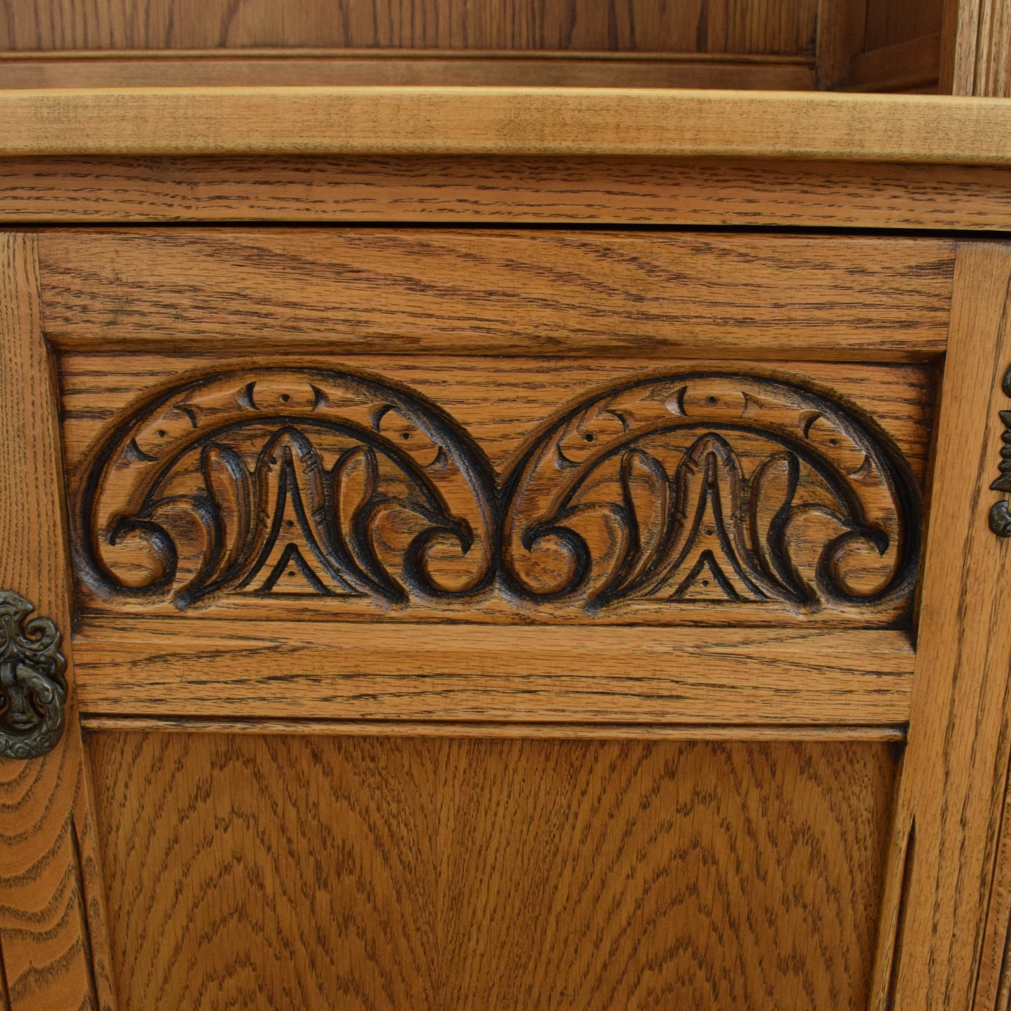 'Old Charm' Display Dresser