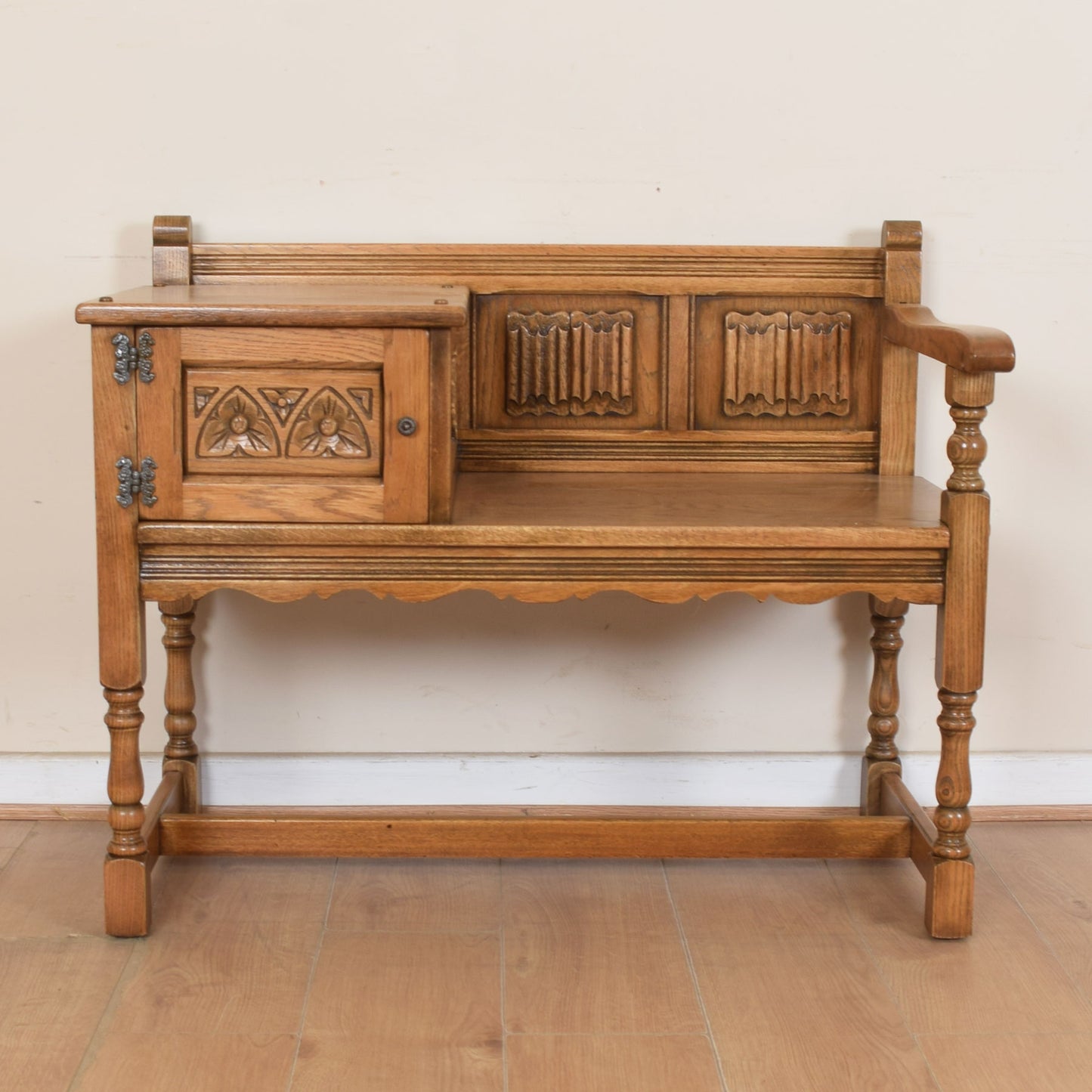 Old Charm Telephone Seat