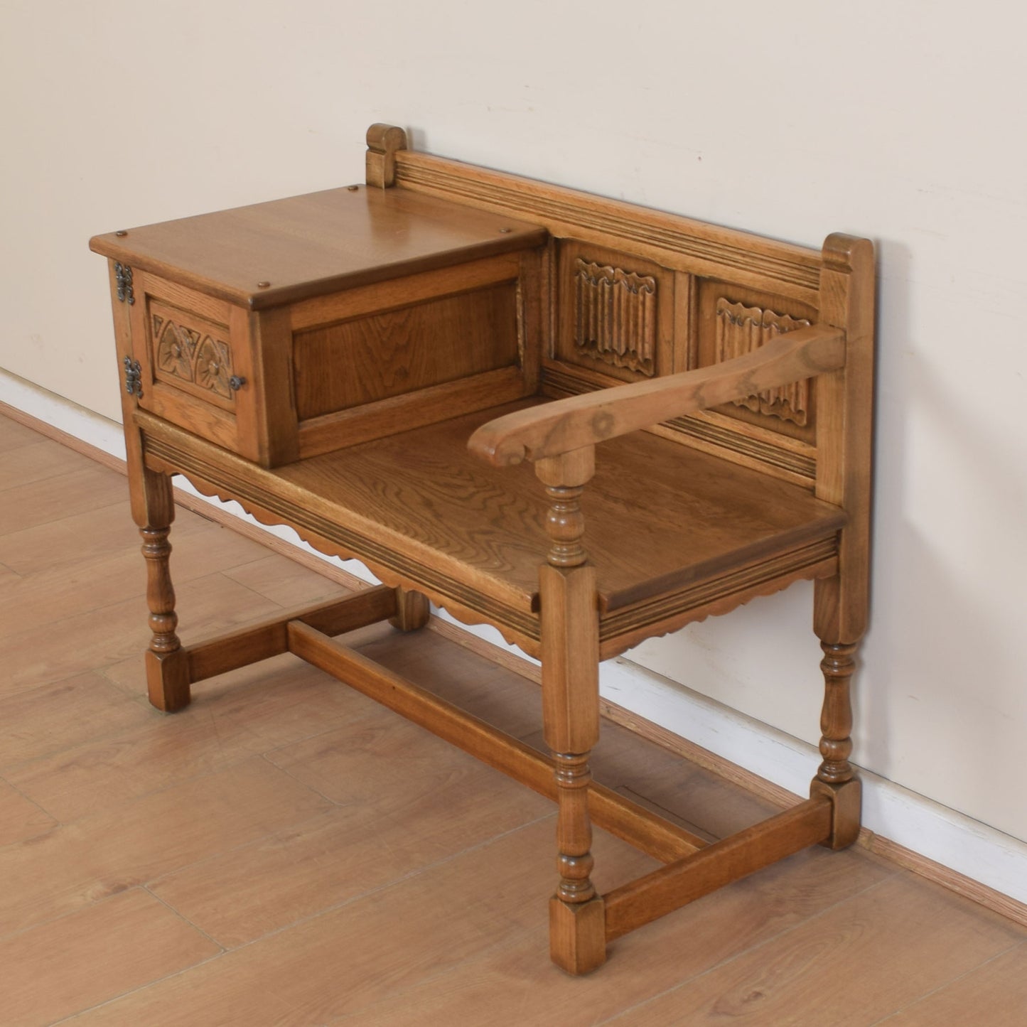 Old Charm Telephone Seat