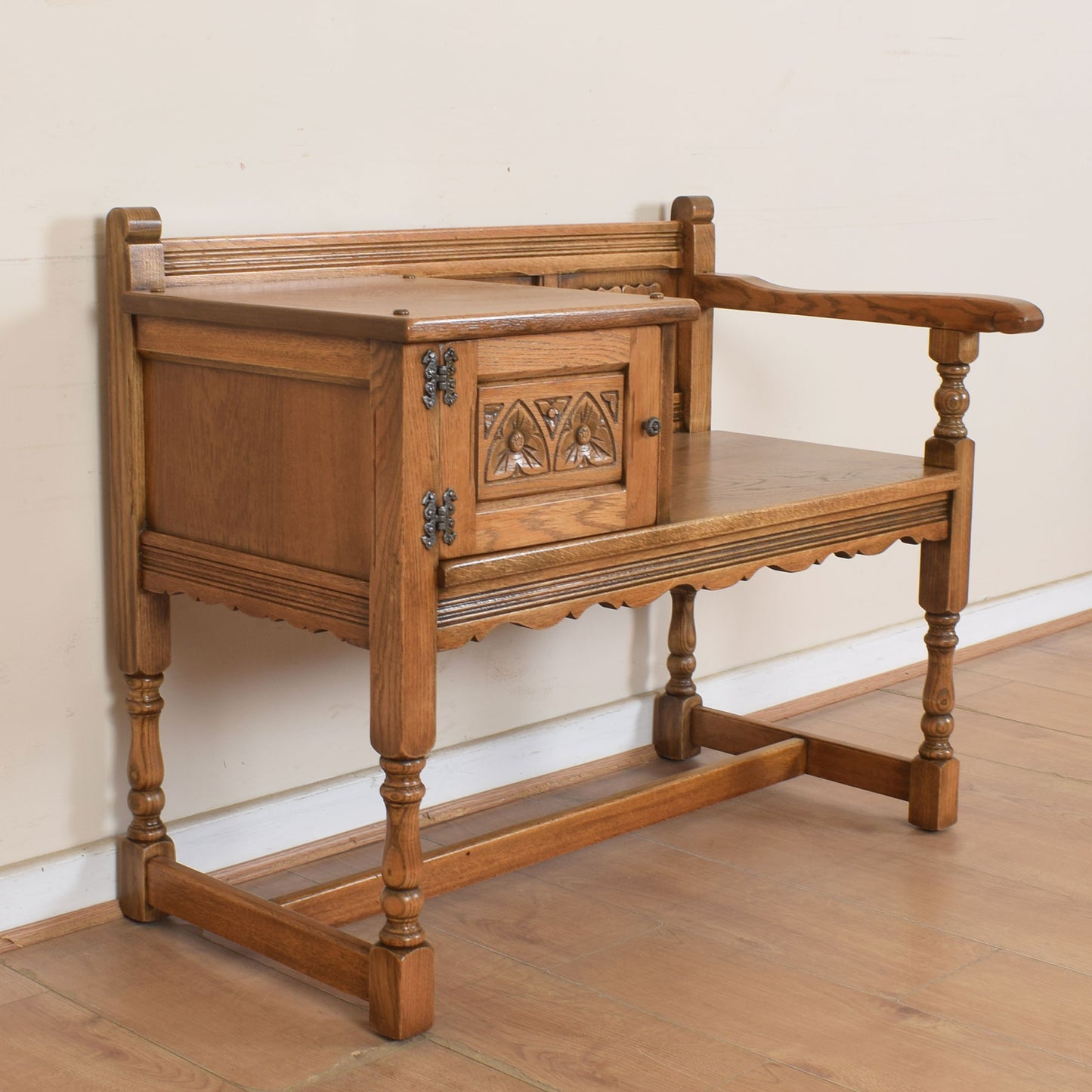 Old Charm Telephone Seat