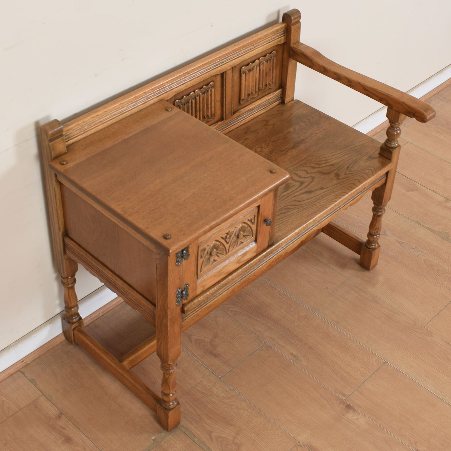 Old Charm Telephone Seat
