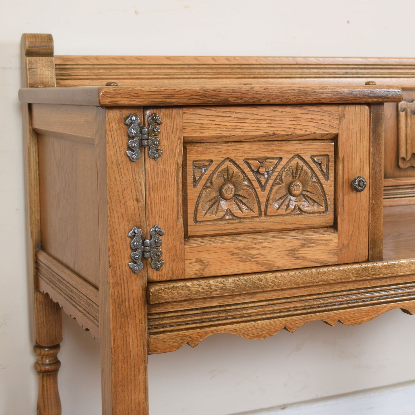 Old Charm Telephone Seat