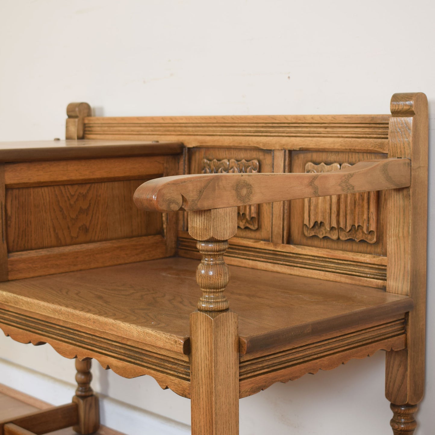 Old Charm Telephone Seat