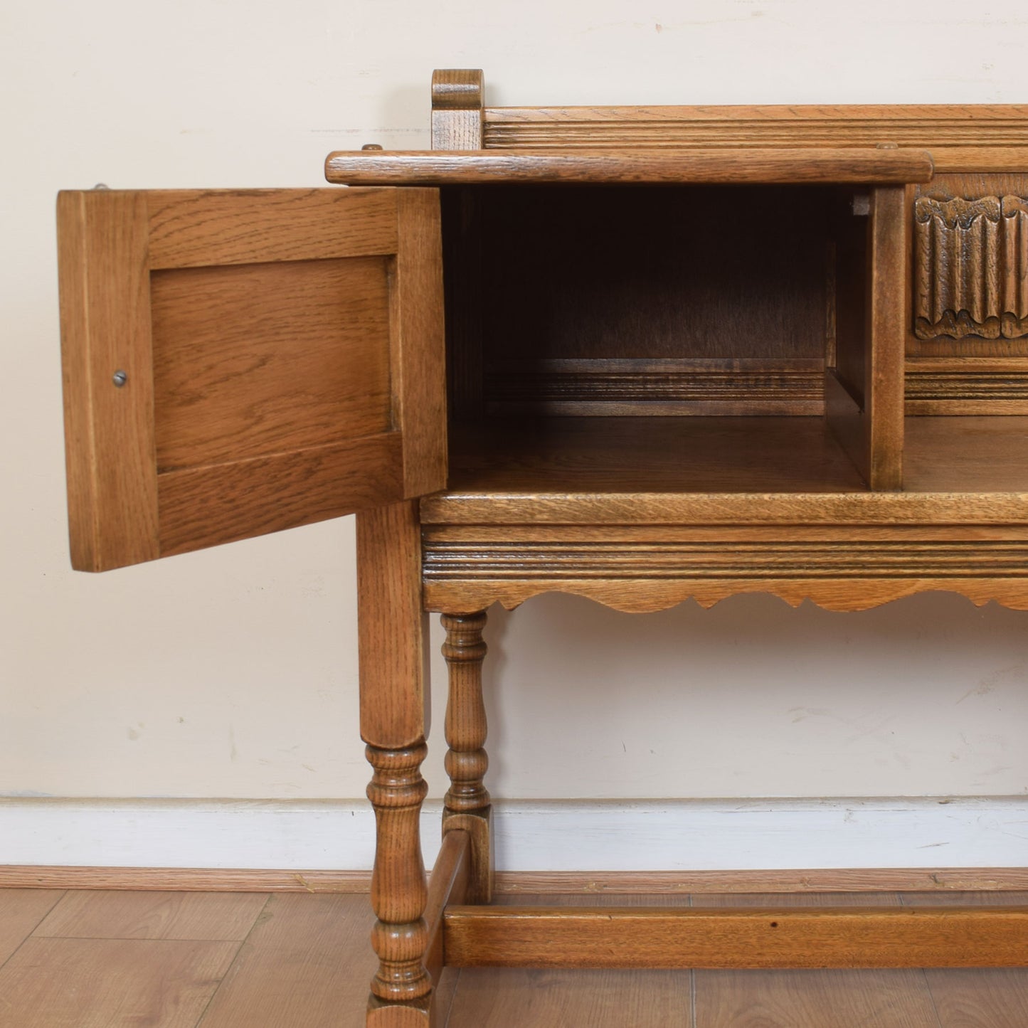 Old Charm Telephone Seat