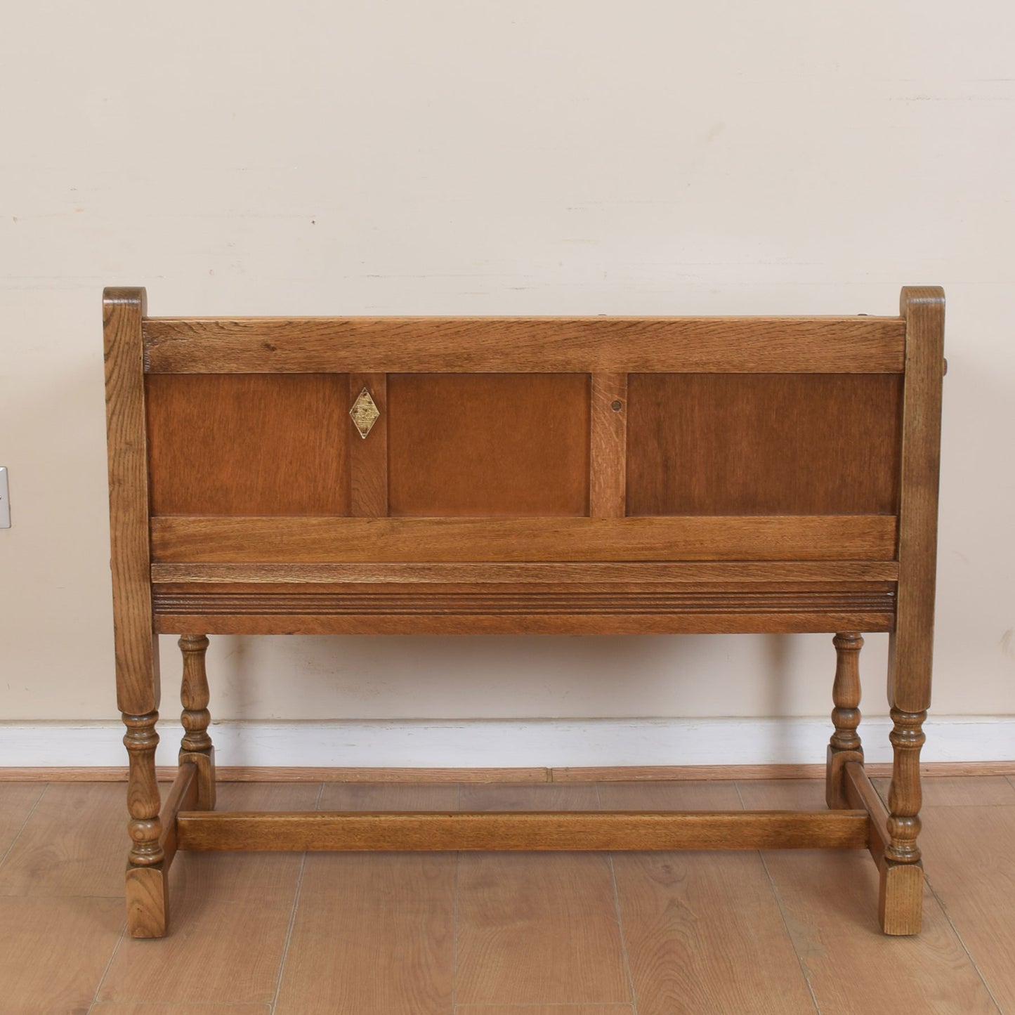 Old Charm Telephone Seat