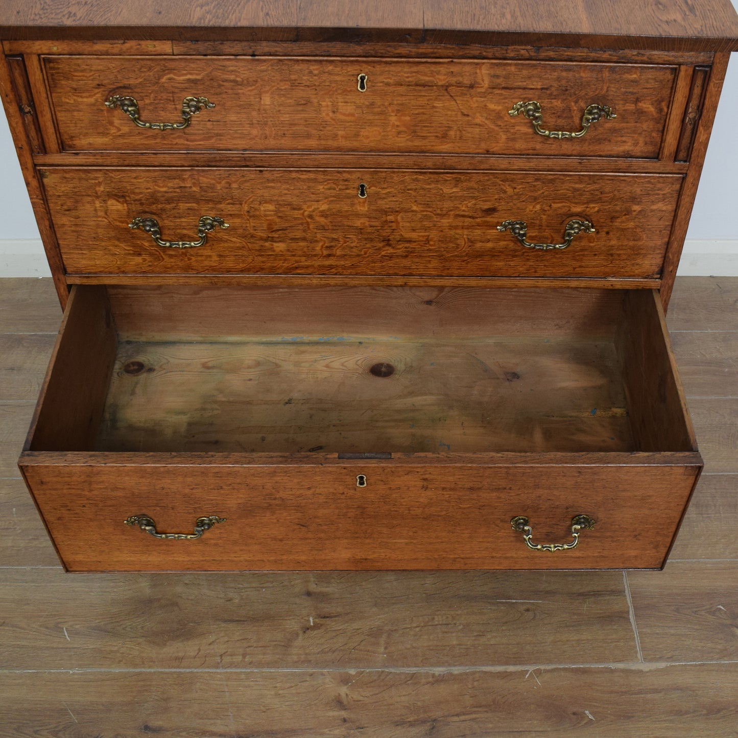 Georgian Chest of Drawers