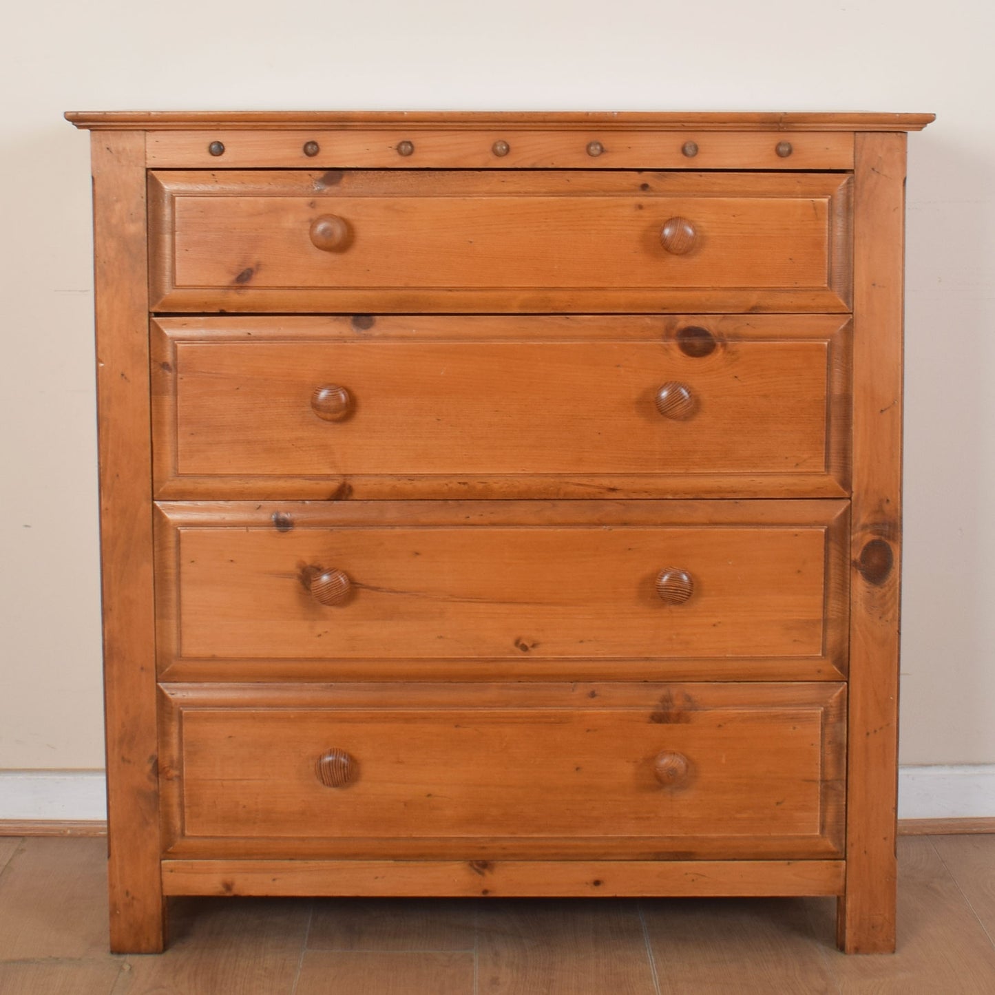 Pine Chest of Drawers.