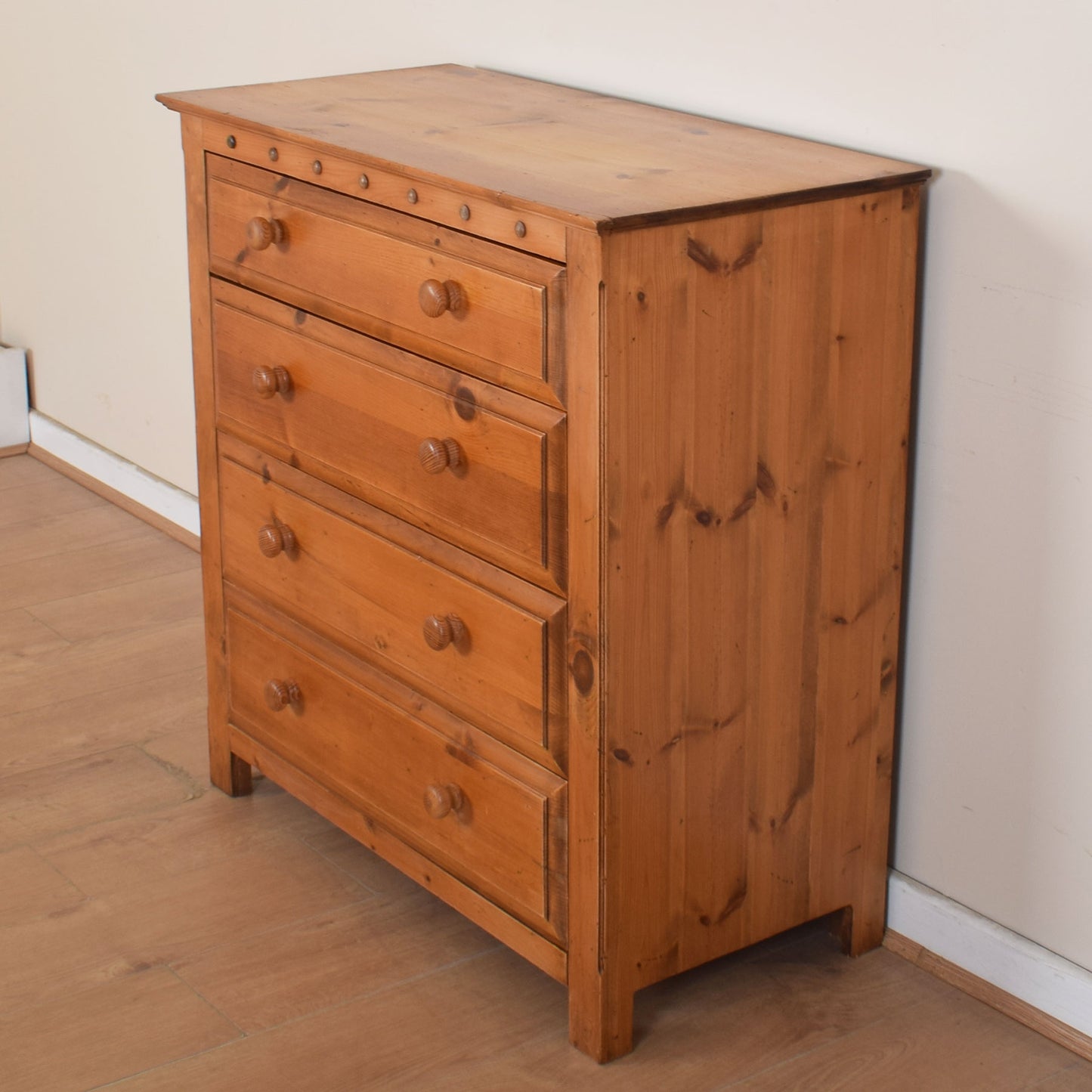 Pine Chest of Drawers.
