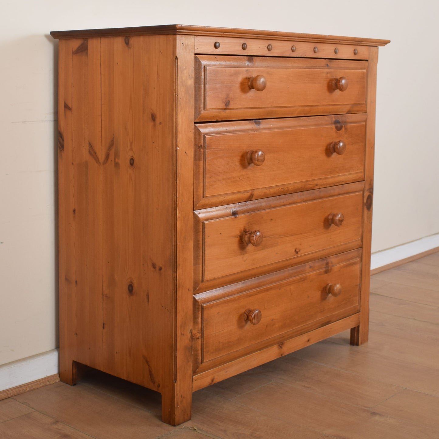 Pine Chest of Drawers.