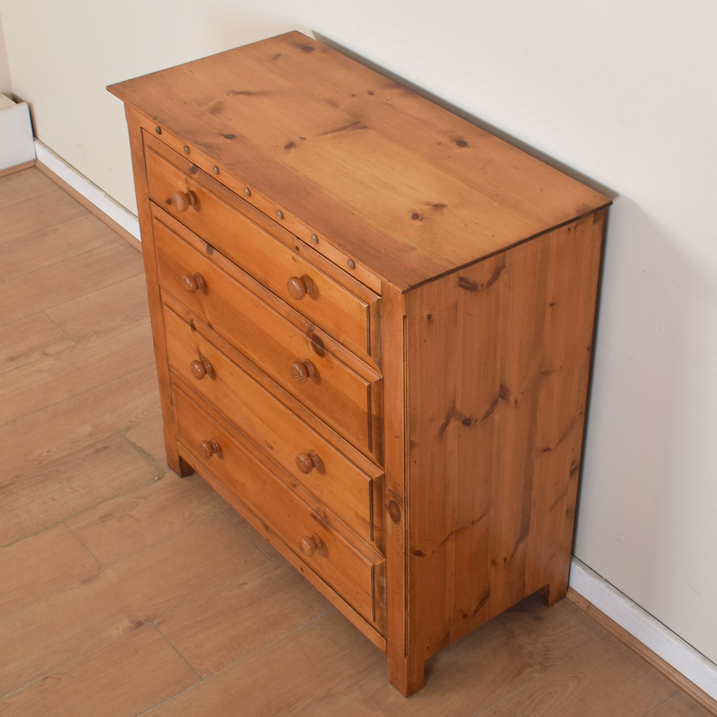 Pine Chest of Drawers.