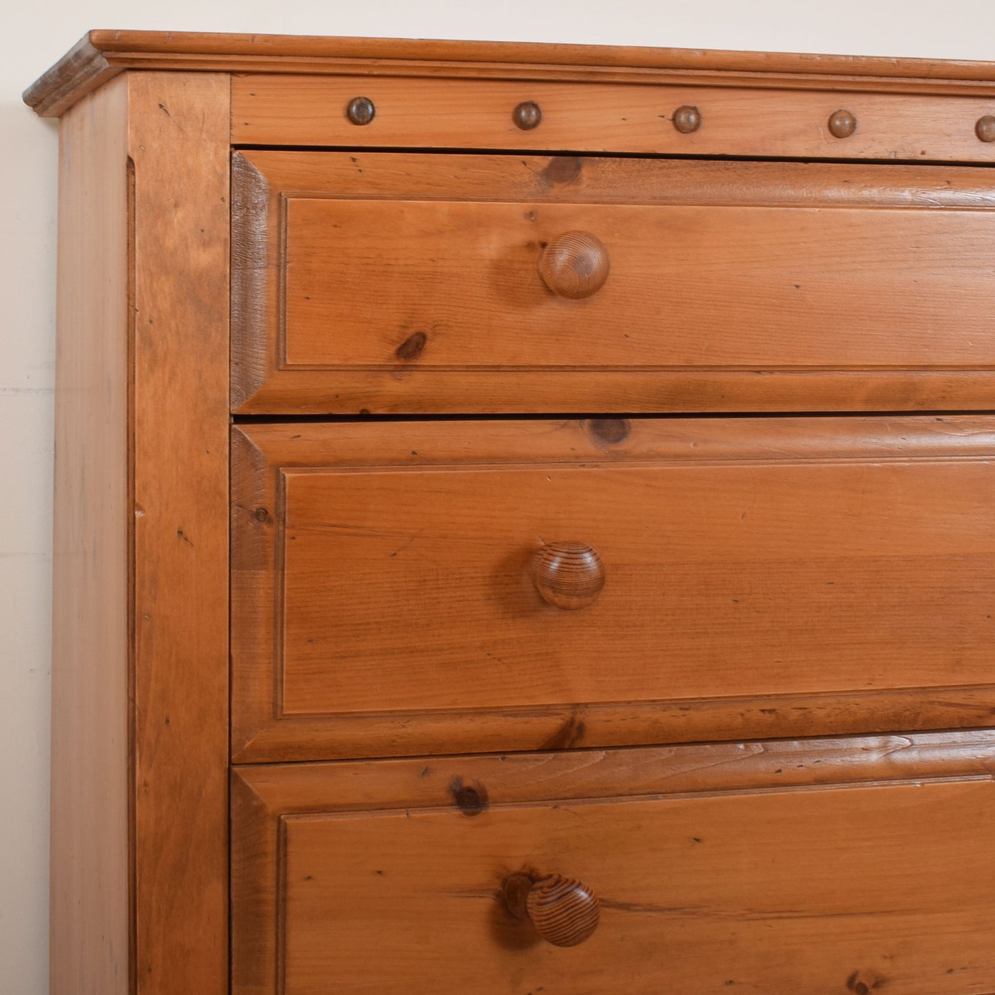 Pine Chest of Drawers.