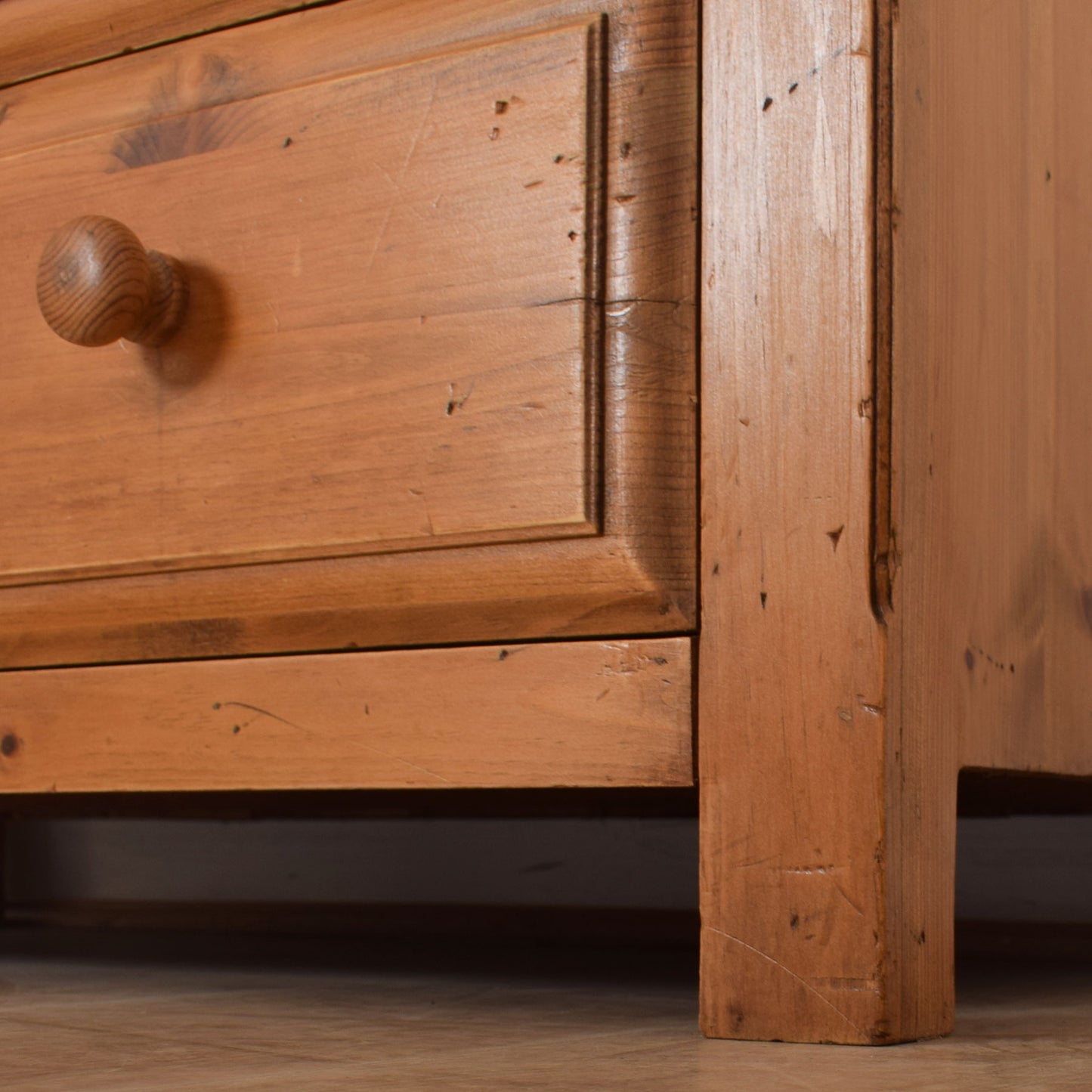 Pine Chest of Drawers.