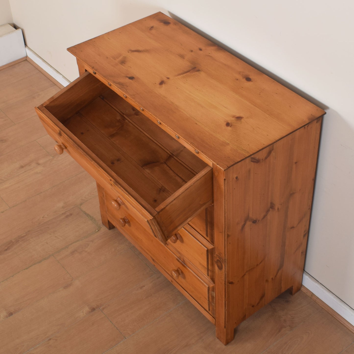 Pine Chest of Drawers.