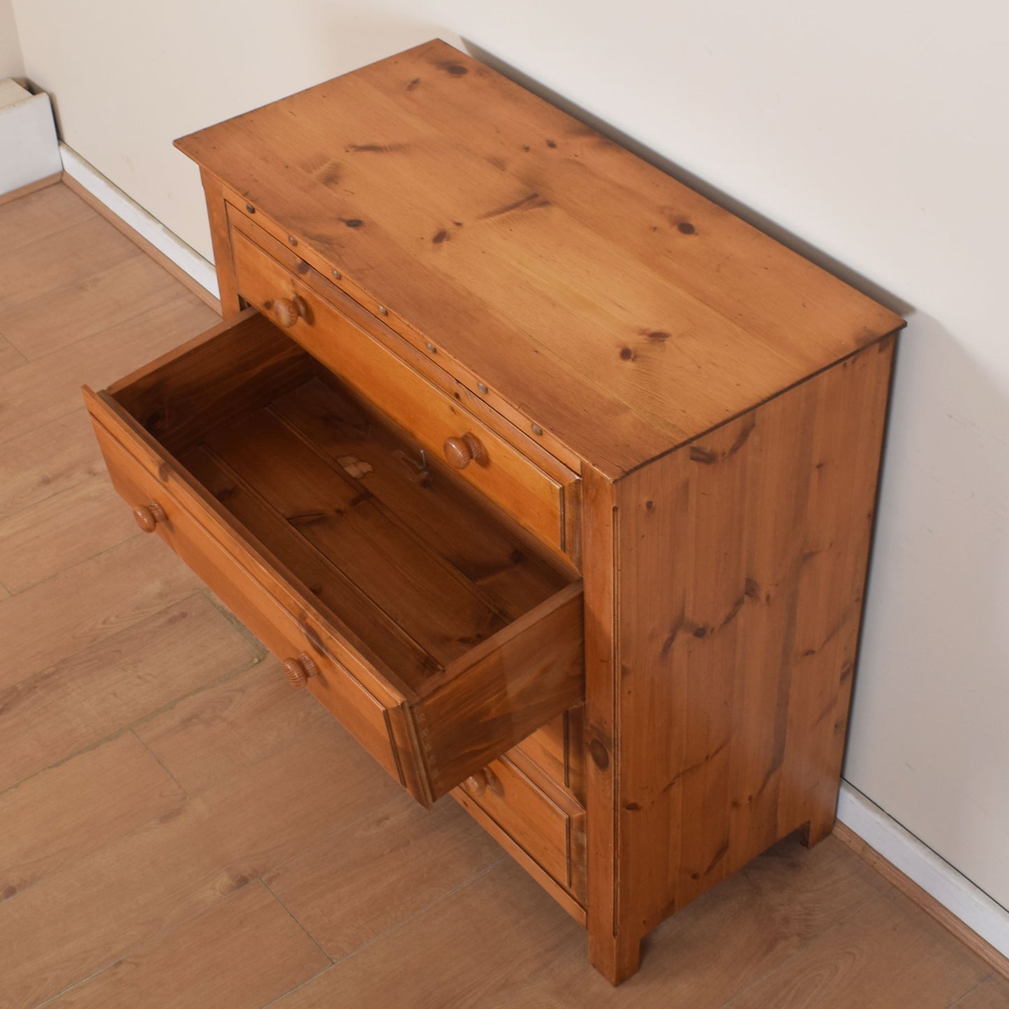 Pine Chest of Drawers.