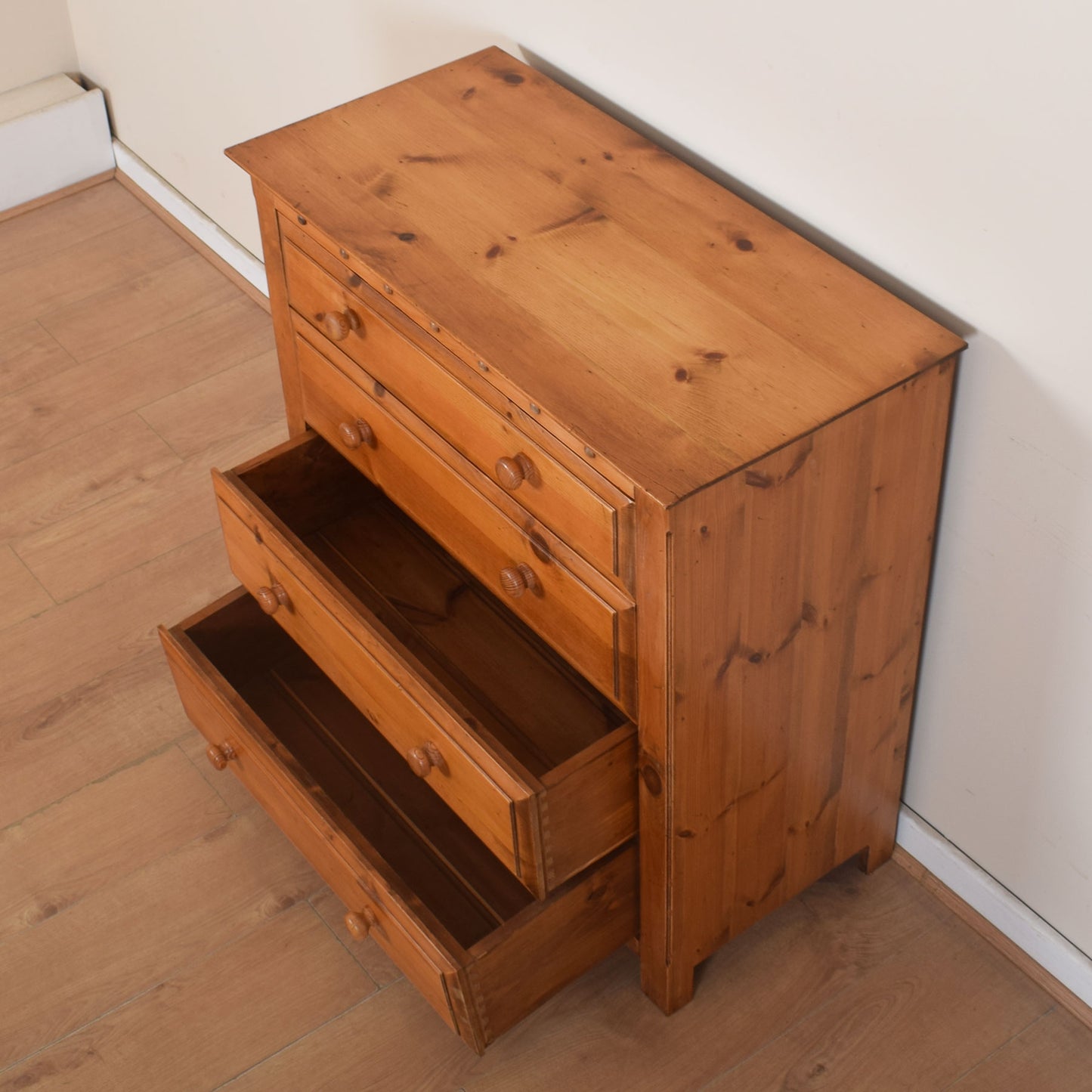 Pine Chest of Drawers.
