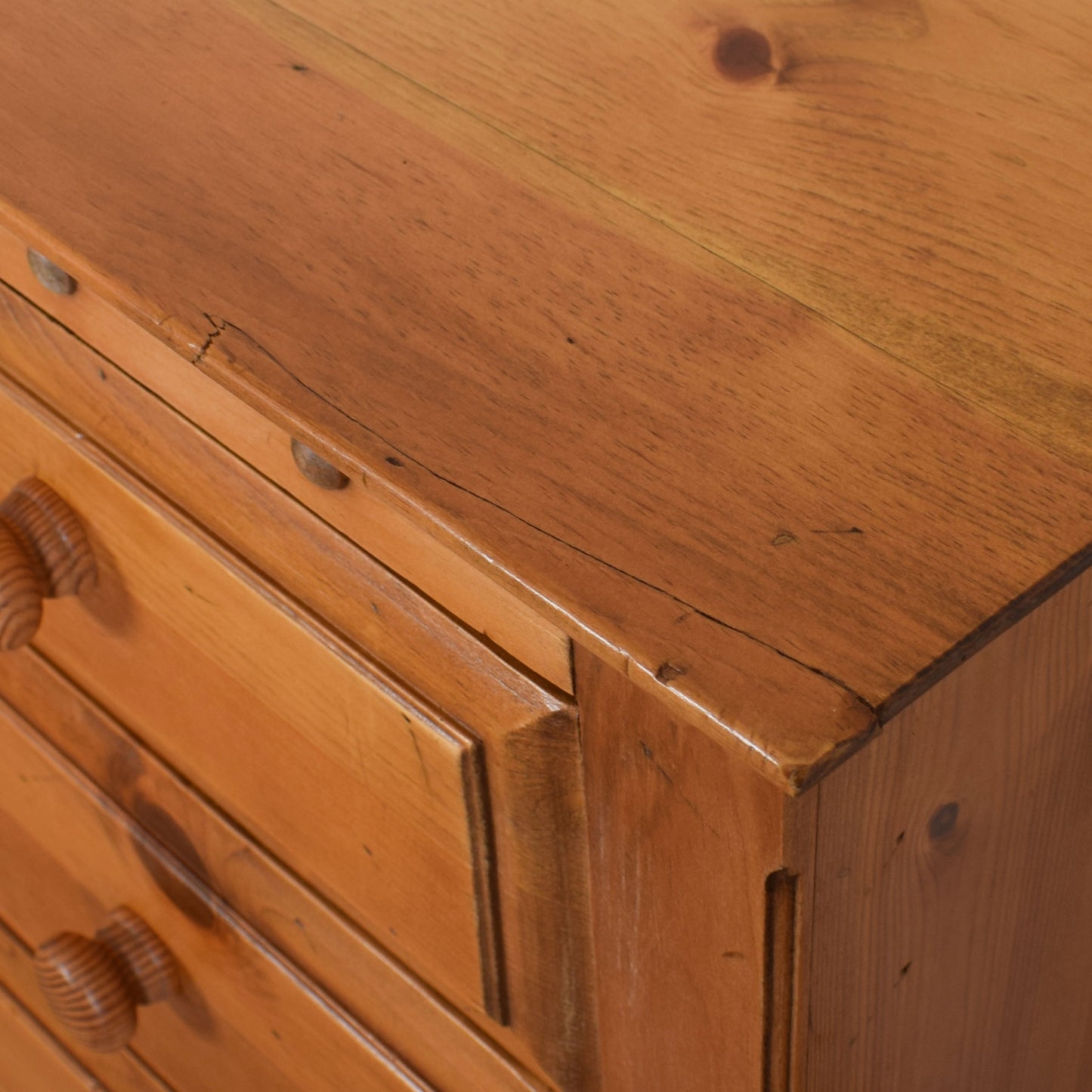 Pine Chest of Drawers.