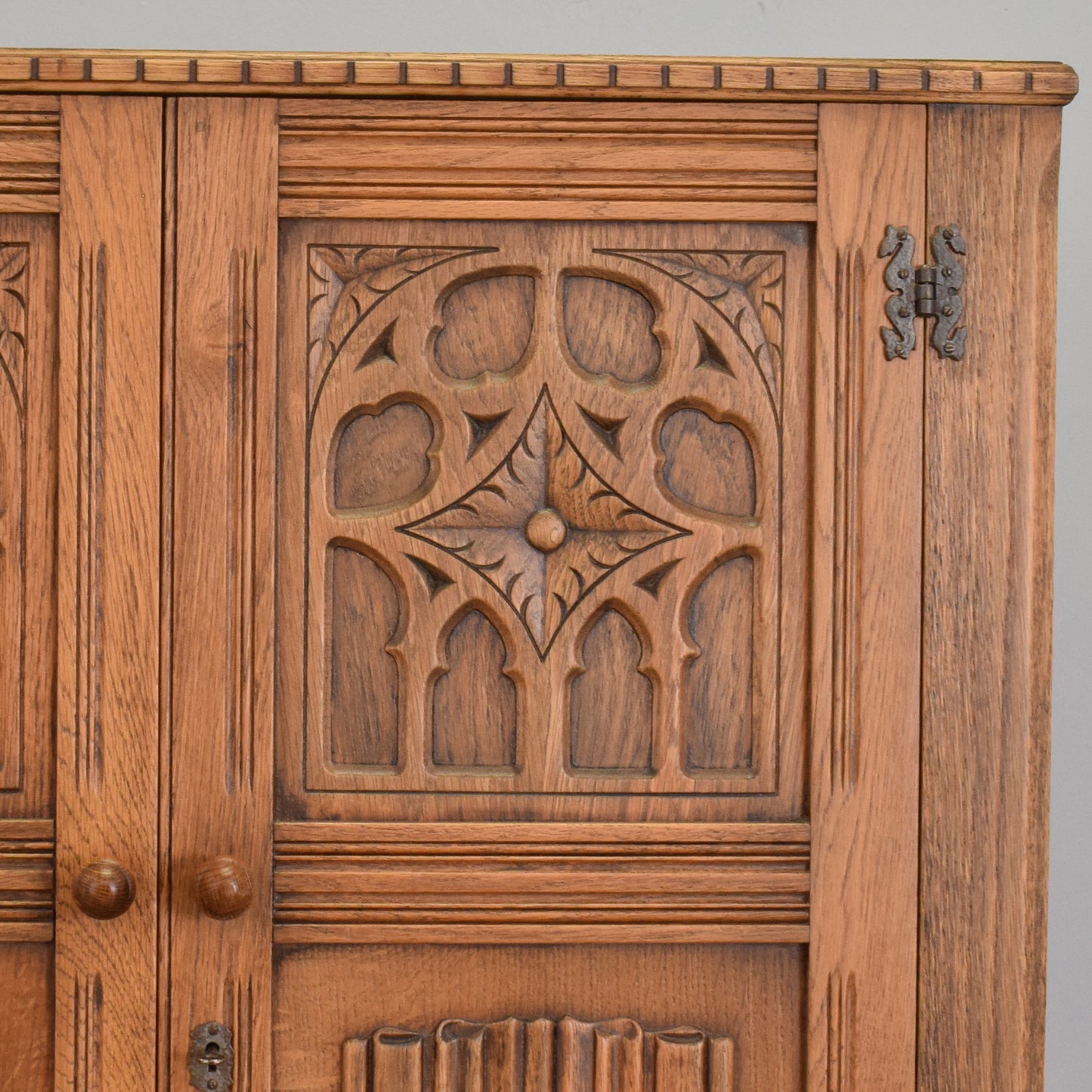 Old Charm Gents Wardrobe