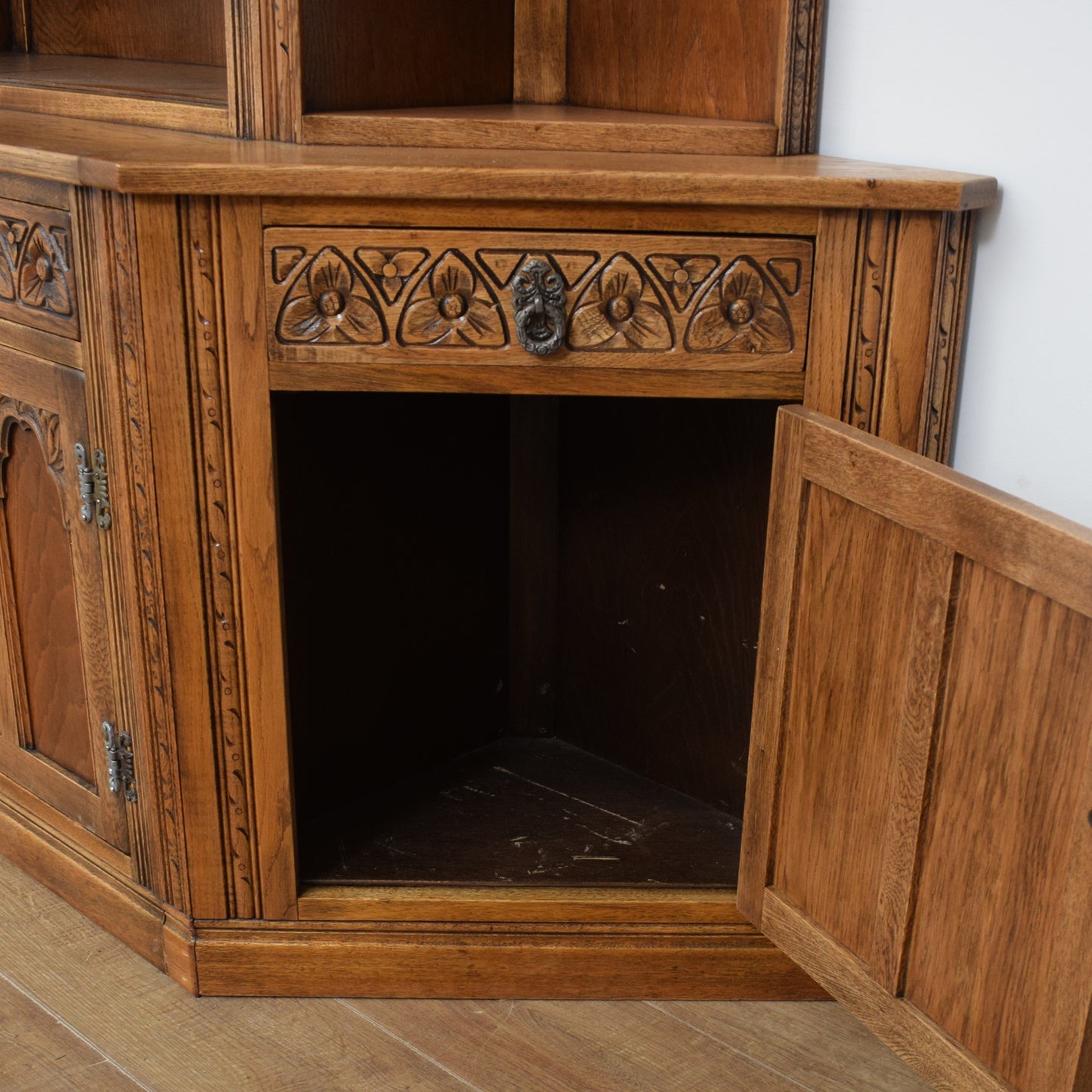 Old Charm Display Unit