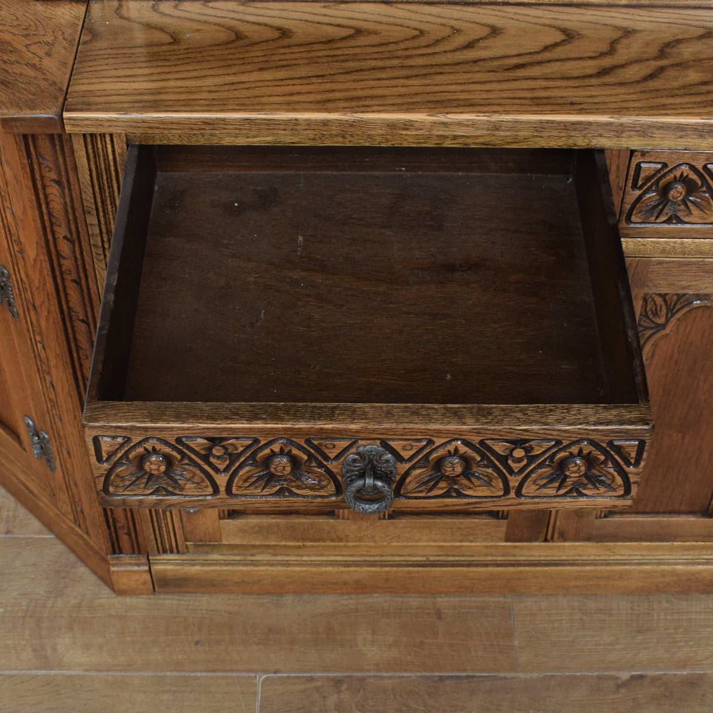 Old Charm Display Unit