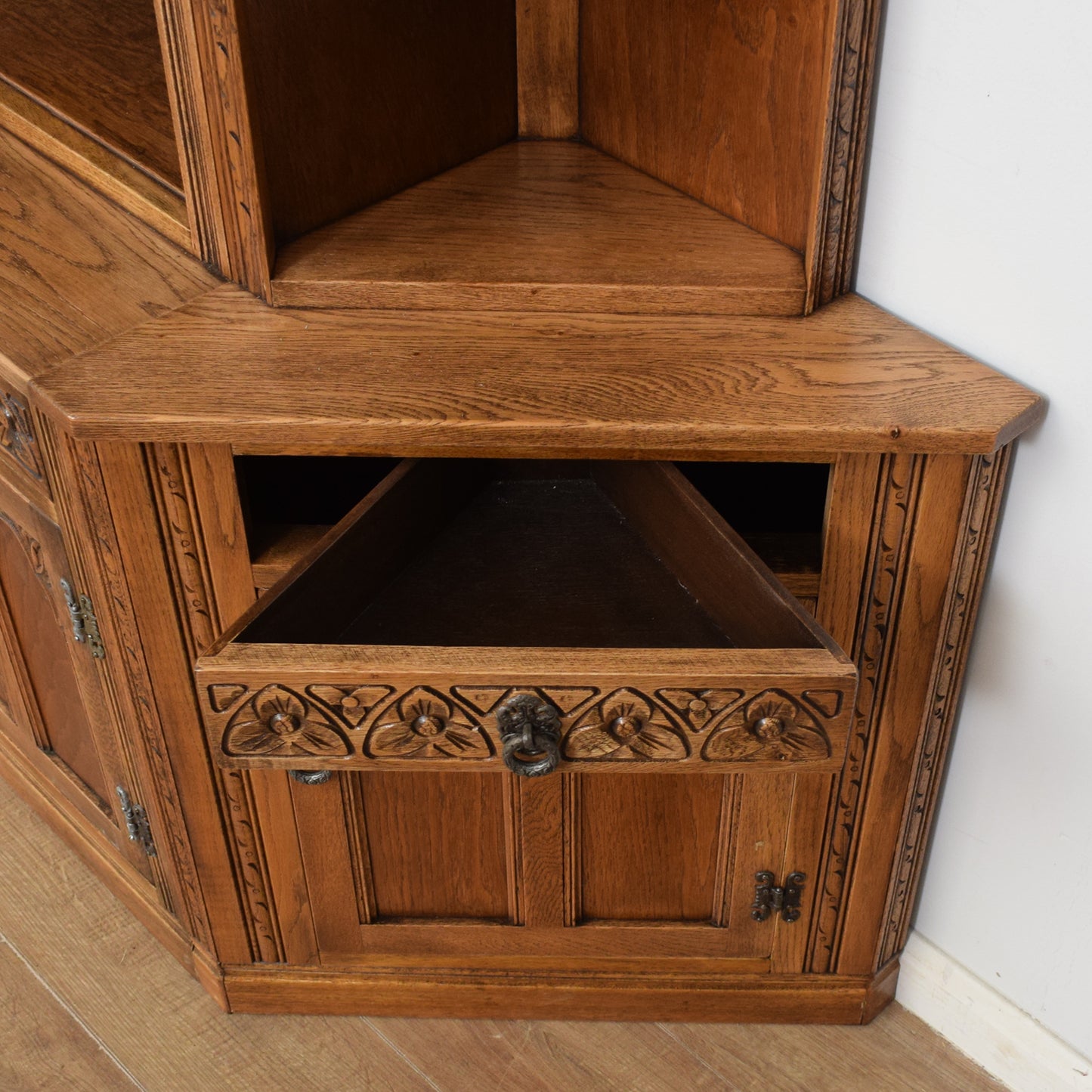 Old Charm Display Unit