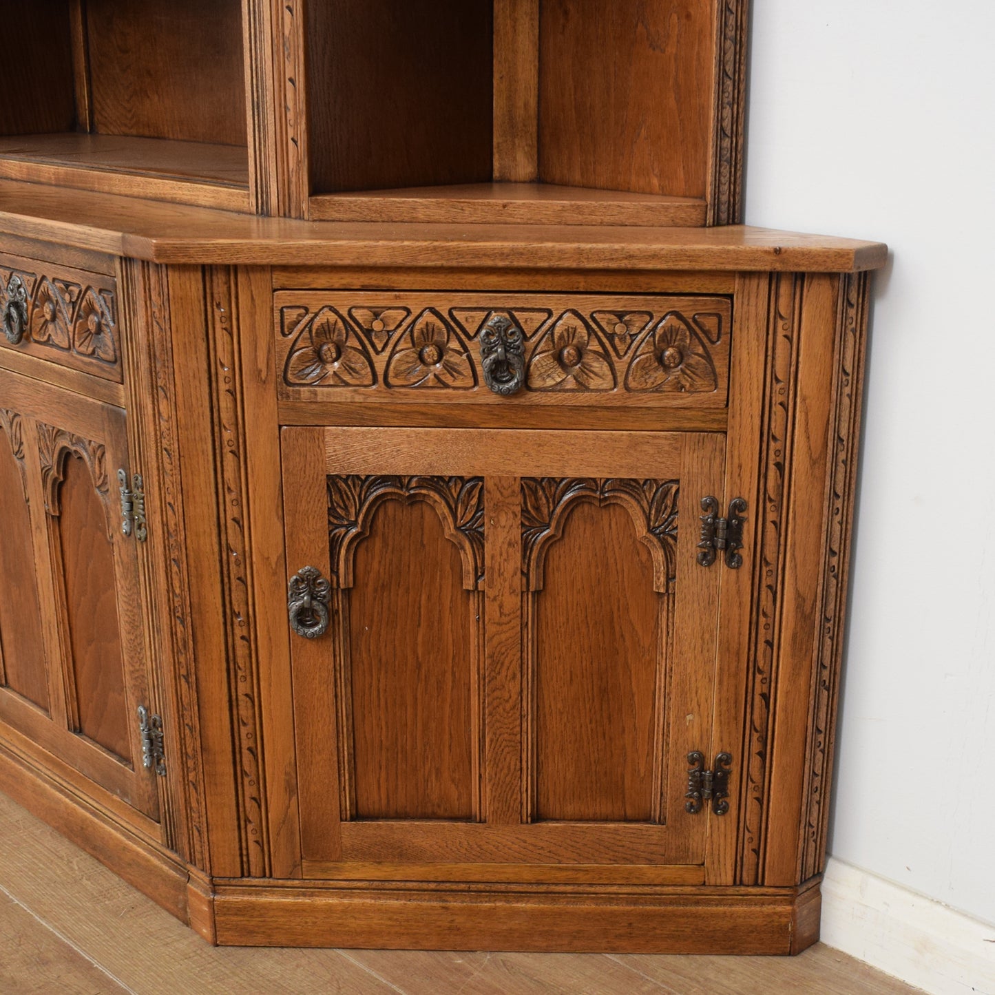 Old Charm Display Unit