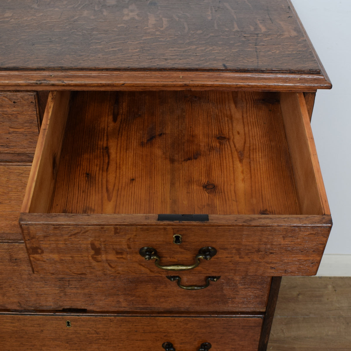 Georgian Chest of Drawers